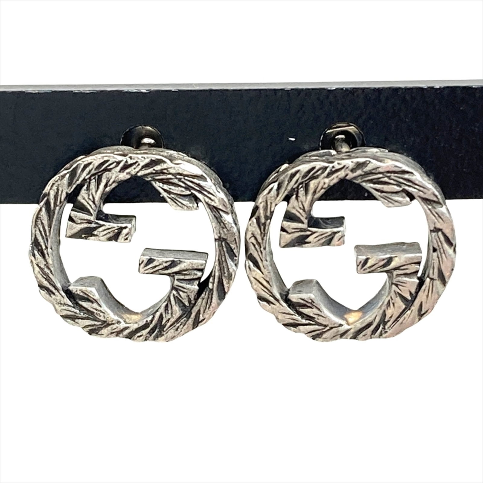 925 Gucci Stud Earrings Silver: 925 Gucci Stud Earrings Silver This listing features 925 Gucci Stud Earrings Silver. Item specifics are provided below. Item Specifics: Brand: Gucci Type: Stud Earrings Gender: Women Material: Silver