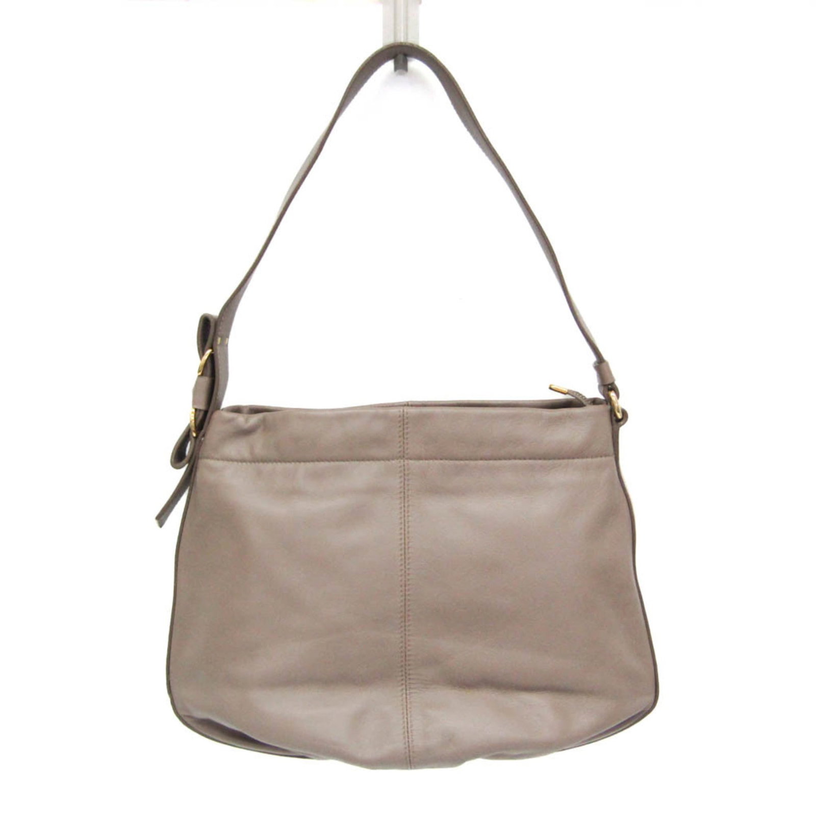 Leather Salvatore Ferragamo Shoulder Bag: Leather Salvatore Ferragamo Shoulder Bag This listing features Leather Salvatore Ferragamo Shoulder Bag. Item specifics are provided below. Item Specifics: Brand: Salvatore Ferragamo Type: Shoulder Ba