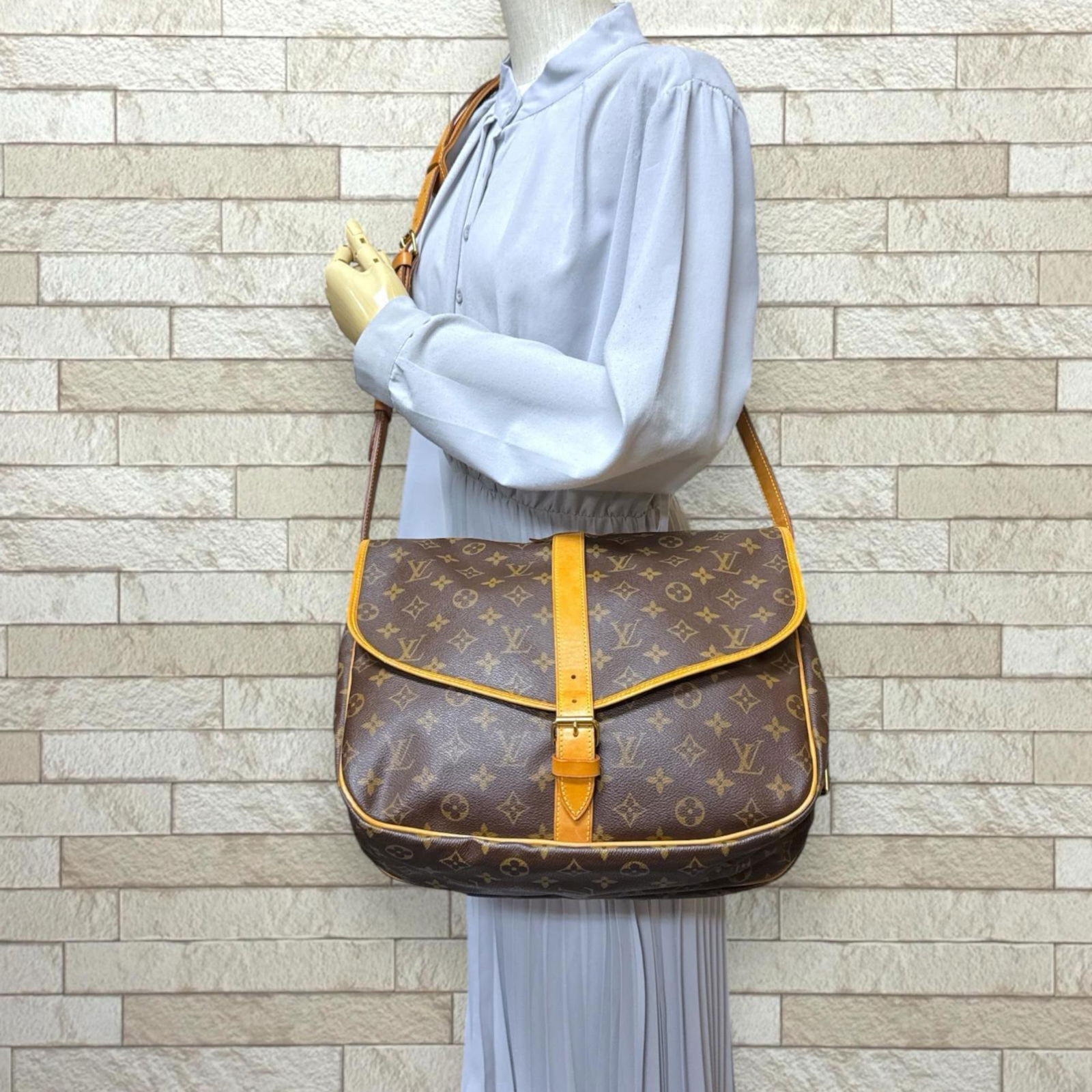 Monogram Louis Vuitton Shoulder Bag - 2