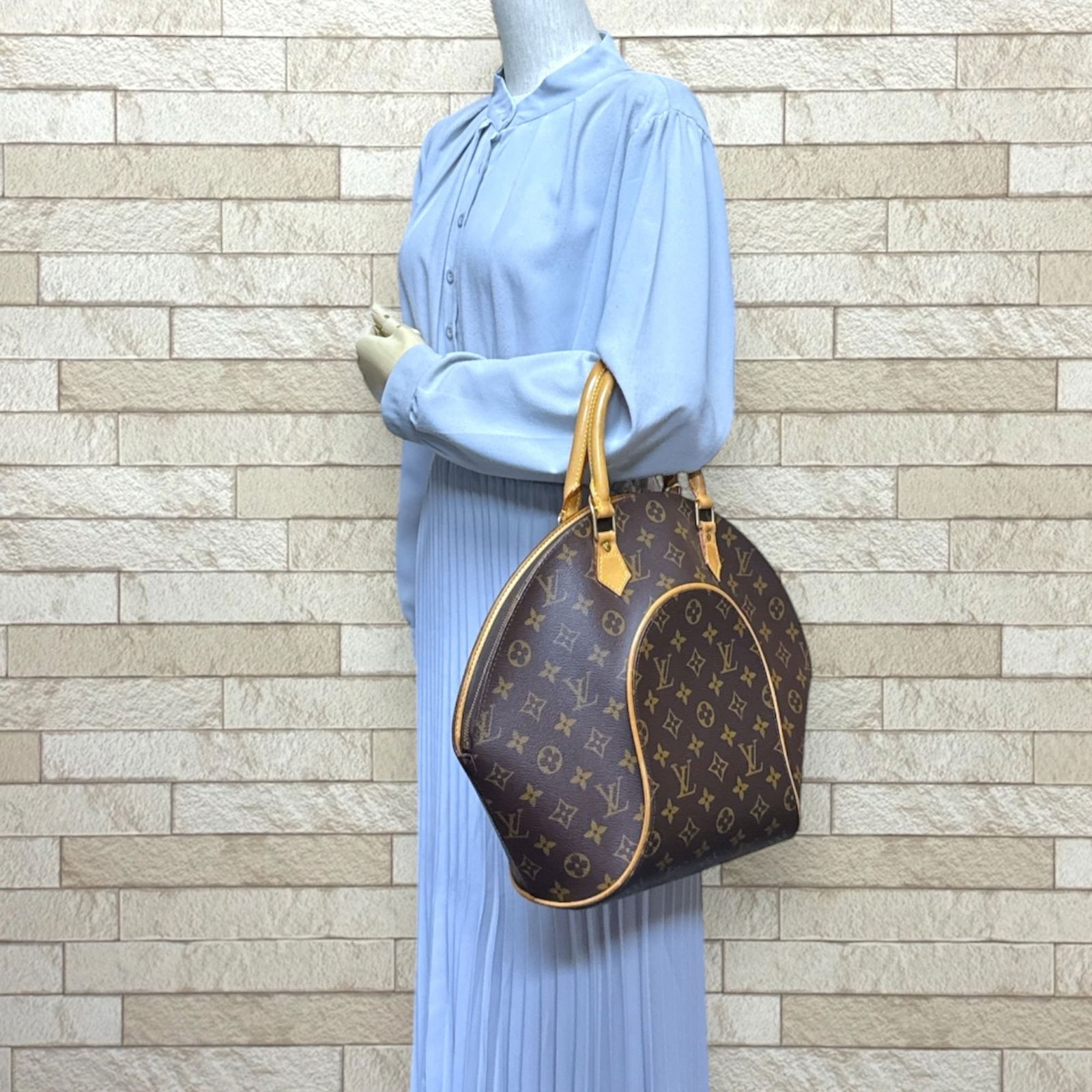 Monogram Louis Vuitton Handbag - 2
