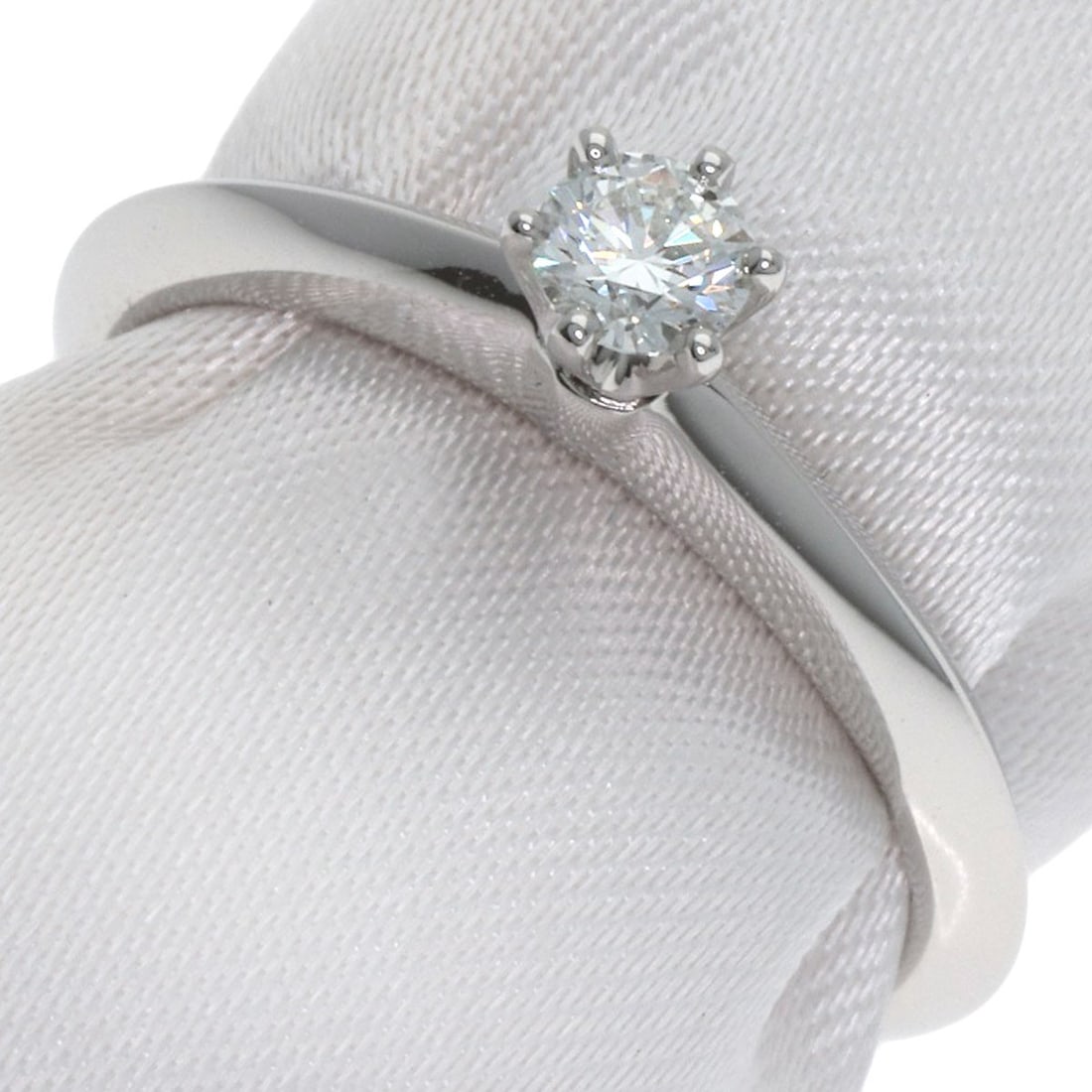PT950 TIFFANY&Co. Solitaire 1P Diamond Ring Platinum: PT950 TIFFANY&Co. Solitaire 1P Diamond Ring Platinum This listing features PT950 TIFFANY&Co. Solitaire 1P Diamond Ring Platinum. Item specifics are provided below. Item Specifics: Brand: TIFFANY&Co.