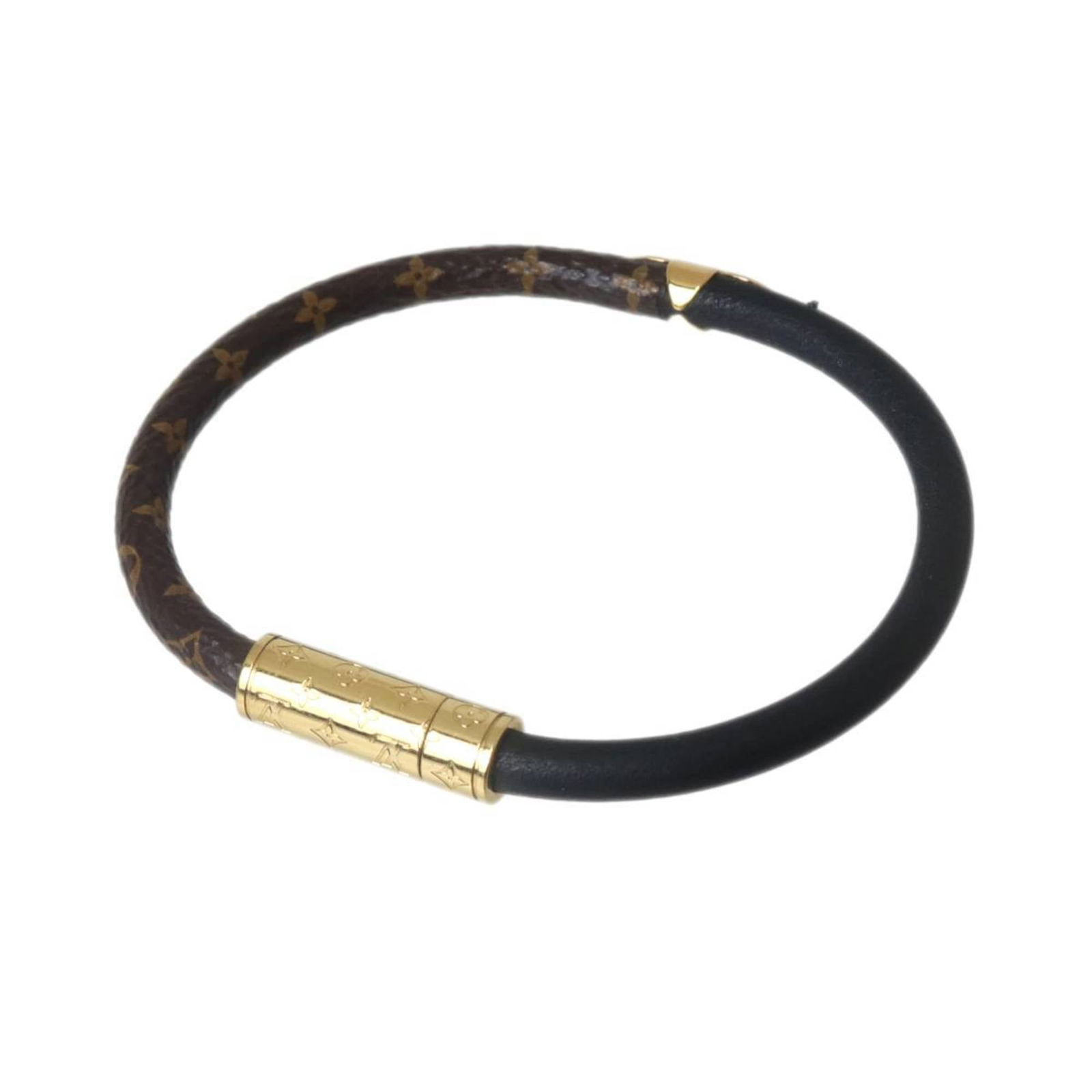 Bracelet Louis Vuitton Charm: Bracelet Louis Vuitton Charm This listing features Bracelet Louis Vuitton Charm. Item specifics are provided below. Item Specifics: Brand: Louis Vuitton Type: Charm Bracelet Gender: Women,Men Color: B