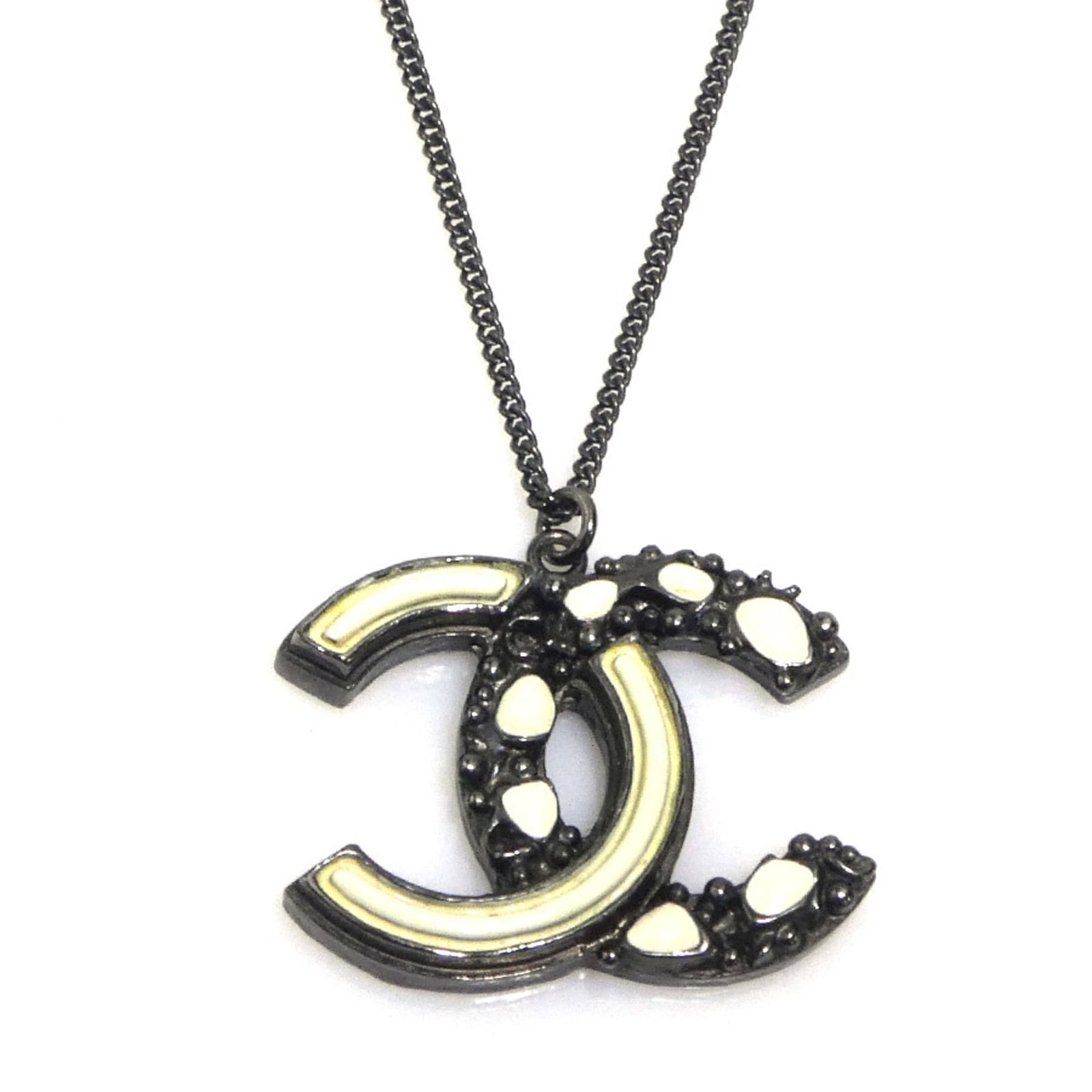 56546i - CHANEL Necklace in Gunmetal and White - Women's (1 of 5)