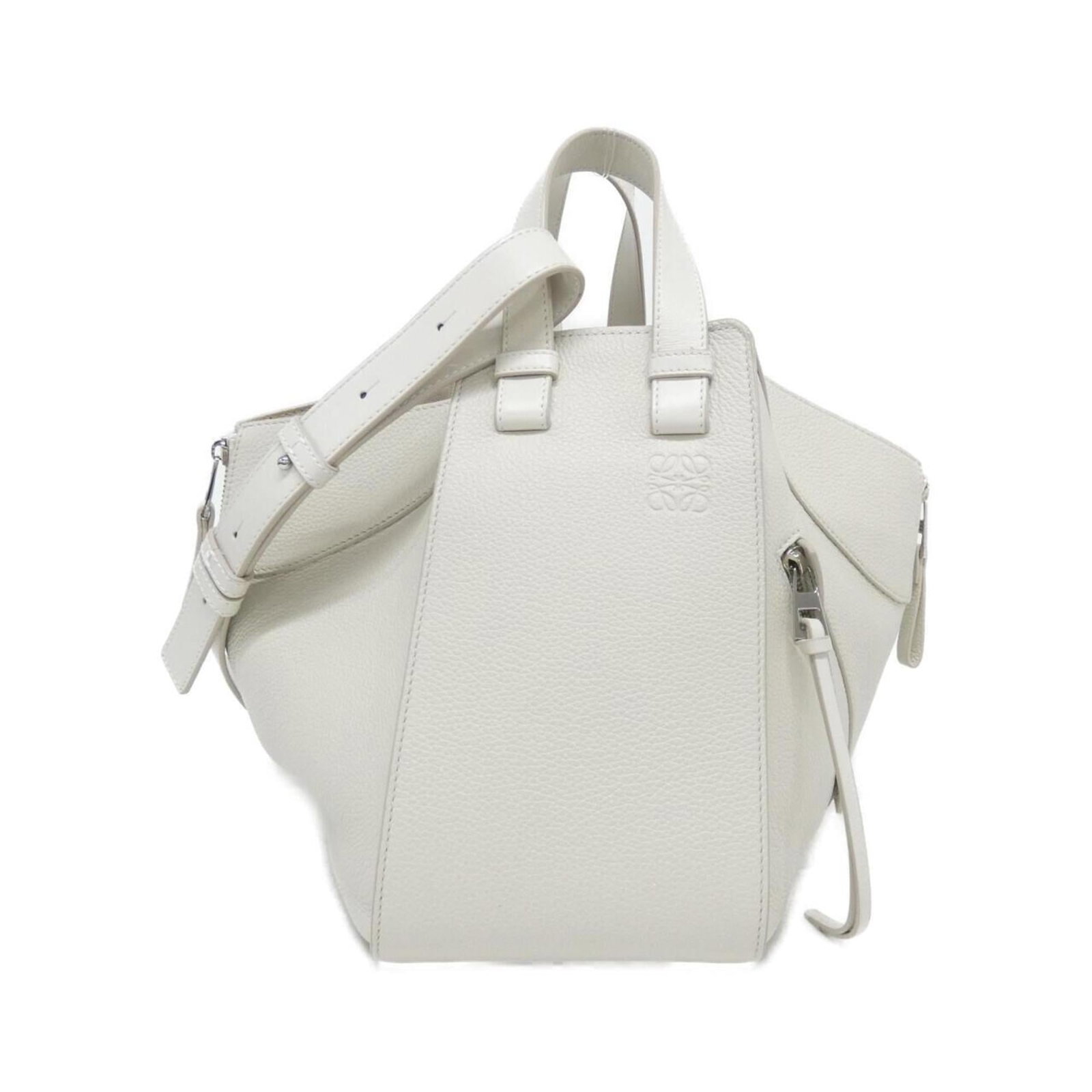 Leather Loewe Shoulder Bag: Leather Loewe Shoulder Bag This listing features Leather Loewe Shoulder Bag. Item specifics are provided below. Item Specifics: Brand: Loewe Type: Shoulder Bag Material: Leather Leather/Fur Type: Calf
