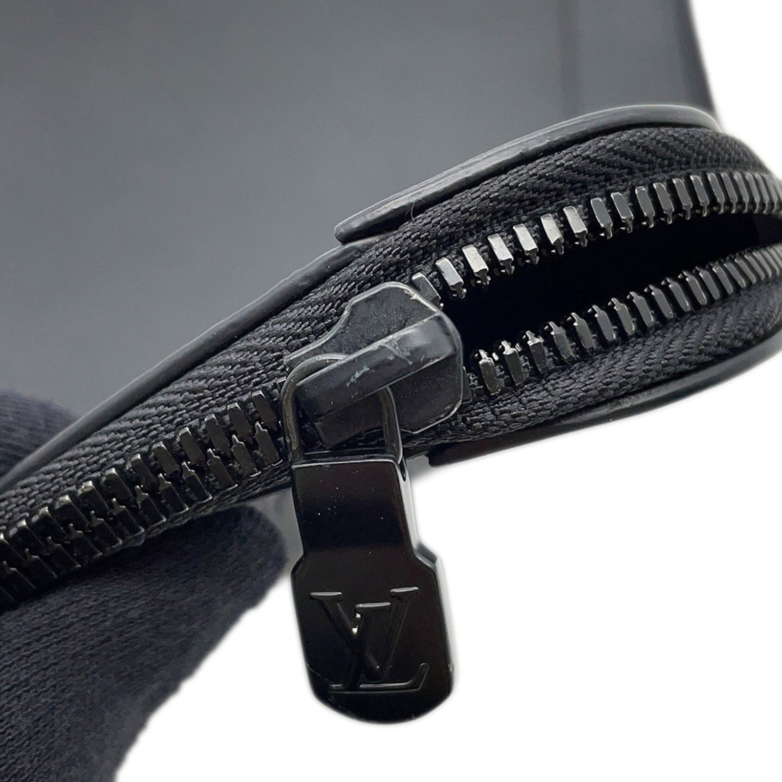 Shadow Louis Vuitton Pochette Monogram - 12