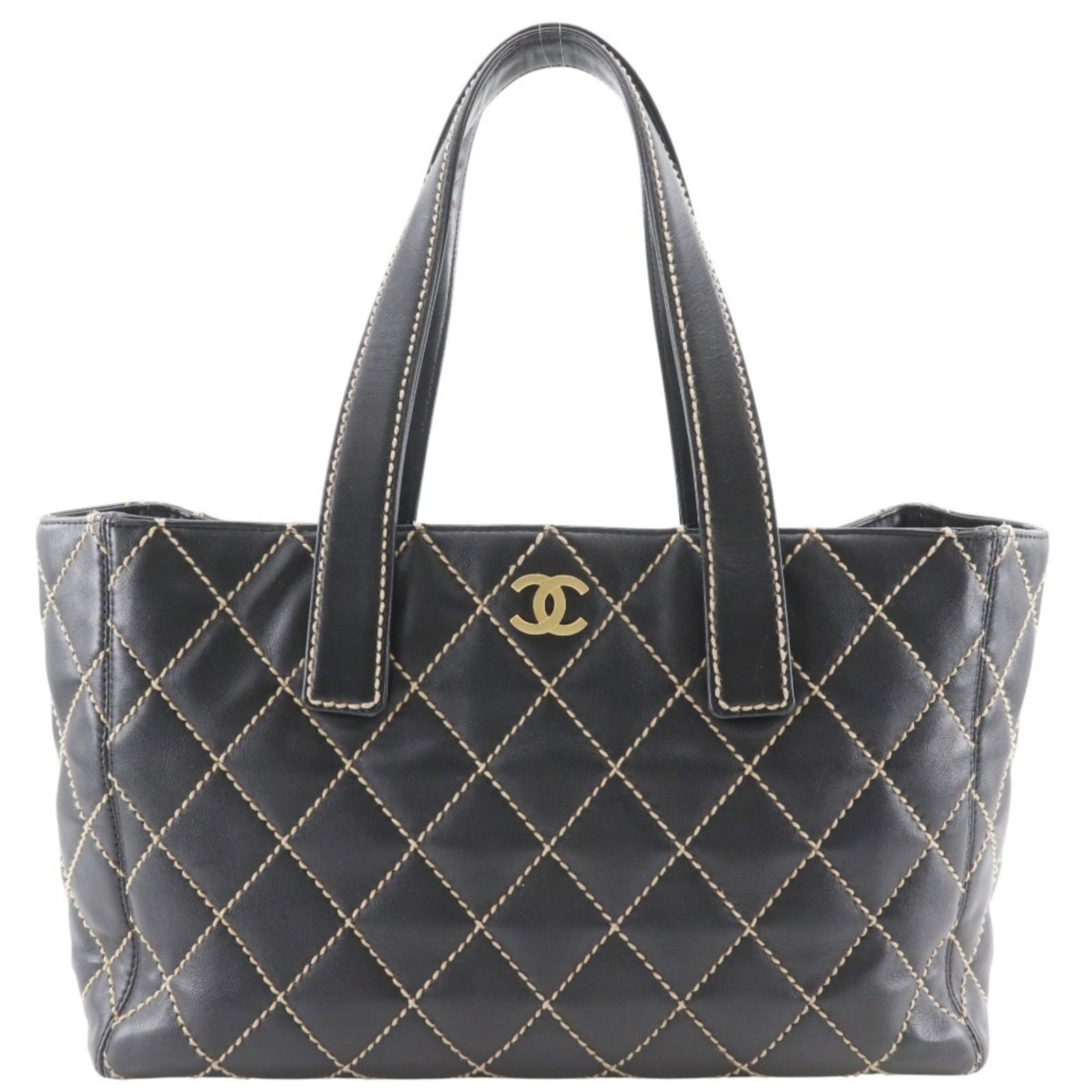 Leather Chanel Tote Bag: Leather Chanel Tote Bag This listing features Leather Chanel Tote Bag. Item specifics are provided below. Item Specifics: Brand: Chanel Type: Tote Bag Material: Leather Leather/Fur Type: Calfskin