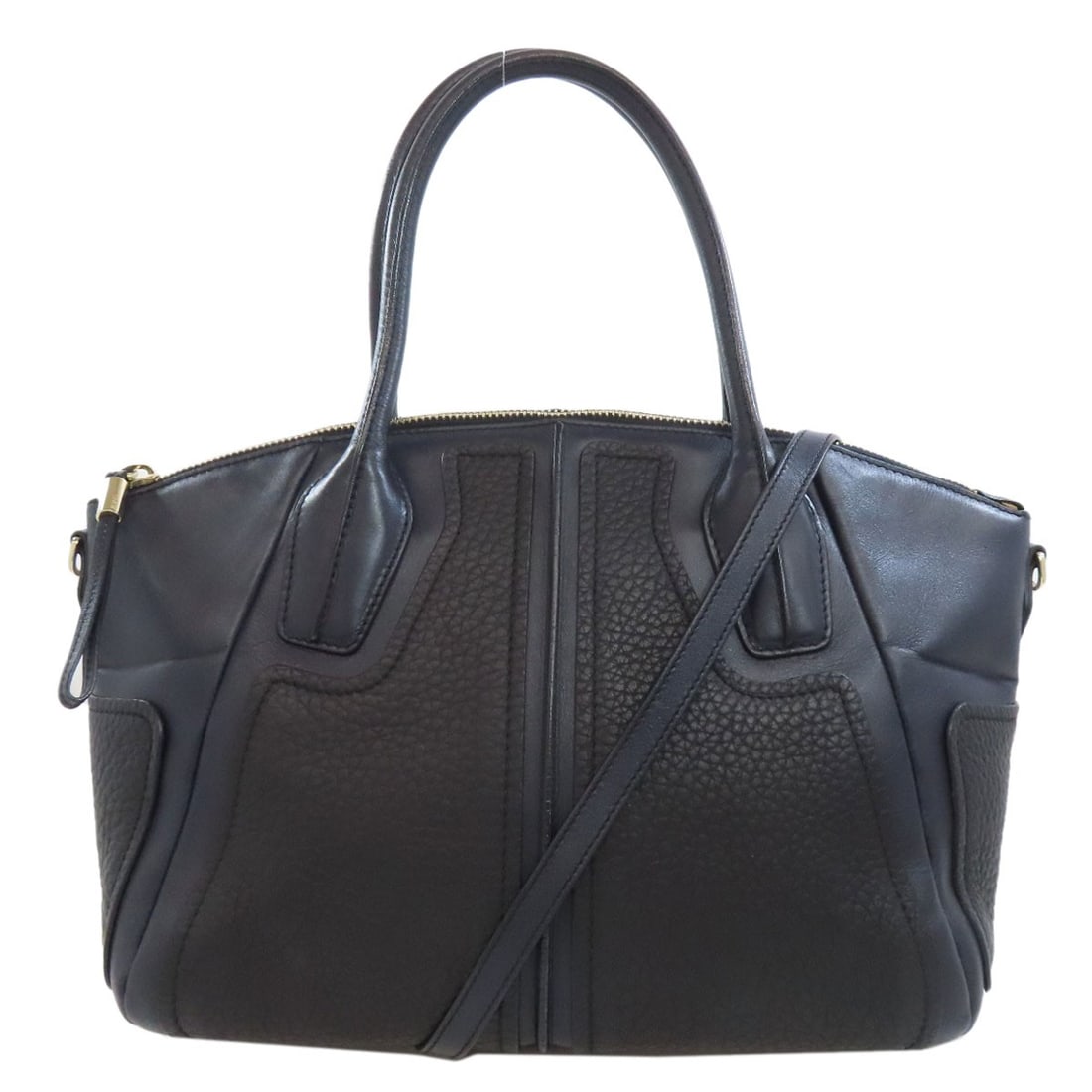 Leather TODS 2WAY Handbag: Leather TODS 2WAY Handbag This listing features Leather TODS 2WAY Handbag. Item specifics are provided below. Item Specifics: Brand: TODS Style: Handbag Exterior Material: Leather Exterior Color: Navy