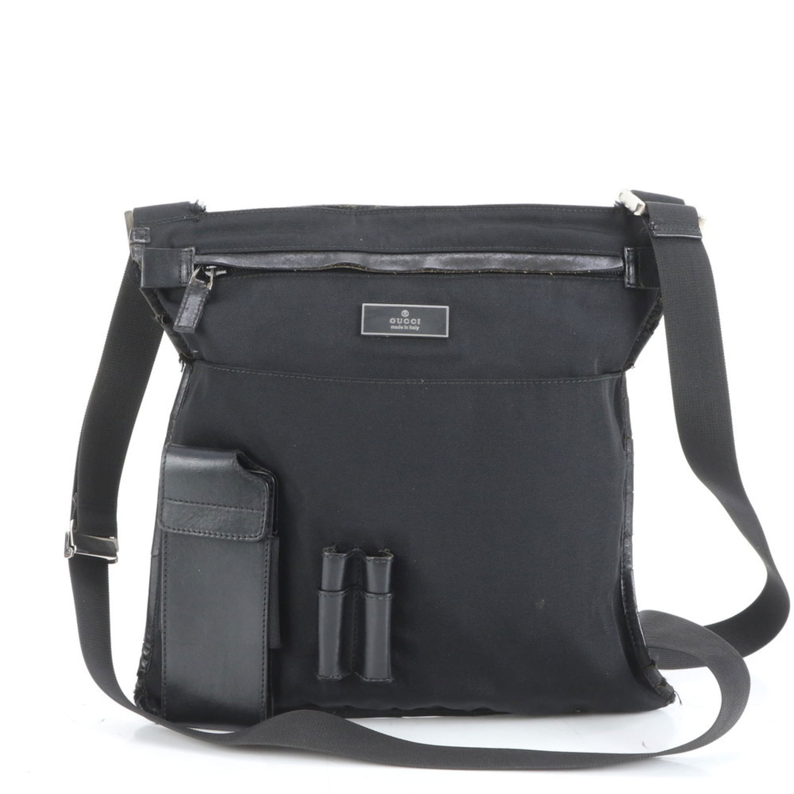 Nylon - Gucci Shoulder Bag Leather: Nylon - Gucci Shoulder Bag Leather This listing features Nylon - Gucci Shoulder Bag Leather. Item specifics are provided below. Item Specifics: Brand: Gucci Type: Shoulder Bag Material: Leather ,