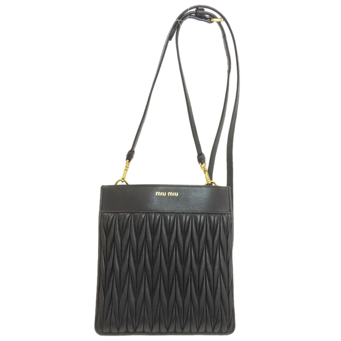 Calf MIUMIU Materasse Shoulder Bag: Calf MIUMIU Materasse Shoulder Bag This listing features Calf MIUMIU Materasse Shoulder Bag. Item specifics are provided below. Item Specifics: Brand: MIUMIU Style: Shoulder Bag Exterior Material: Cal