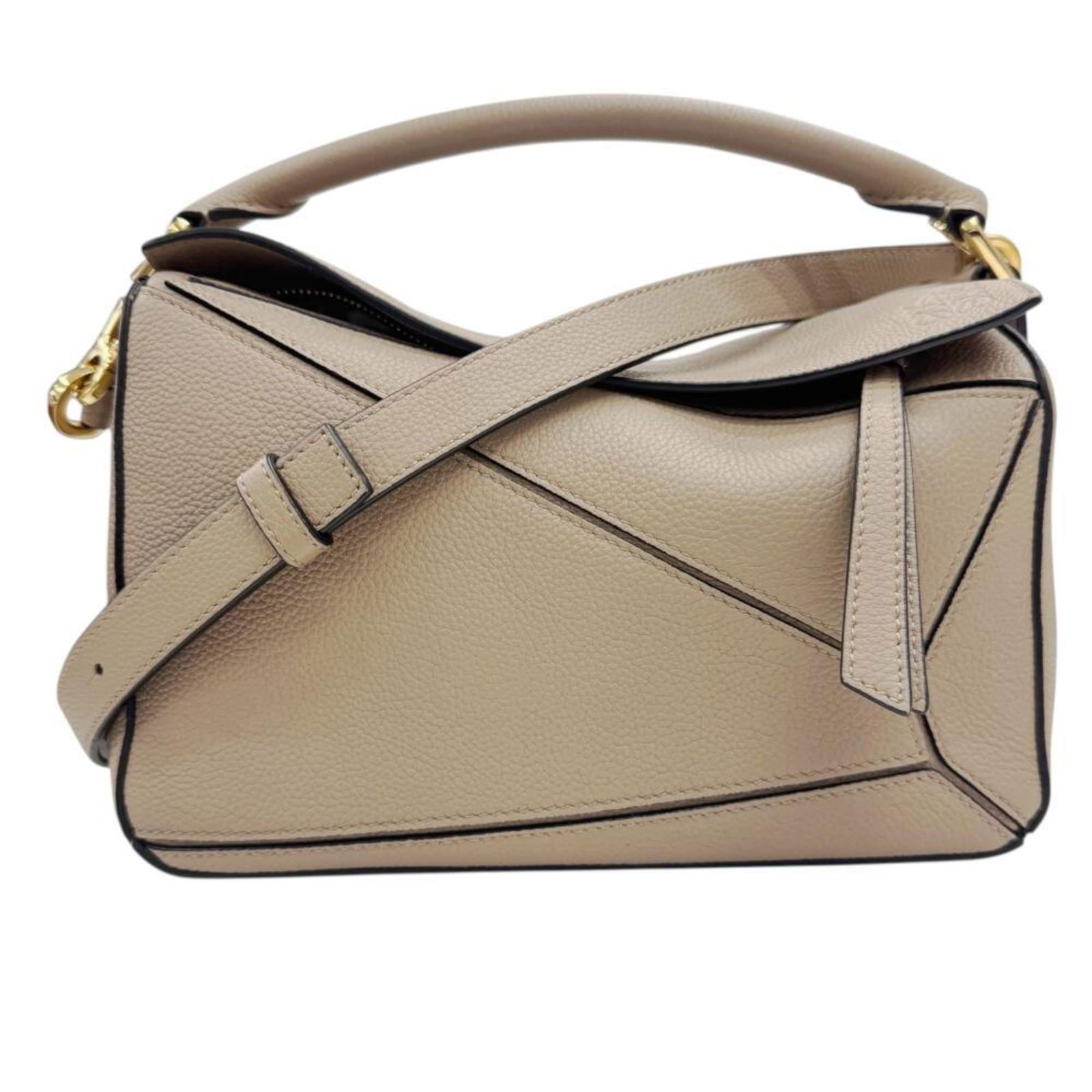 Shoulder Bag Leather - Loewe Handbag: Shoulder Bag Leather - Loewe Handbag This listing features Shoulder Bag Leather - Loewe Handbag. Item specifics are provided below. Item Specifics: Brand: Loewe Type: Handbag, Shoulder Bag Material: L