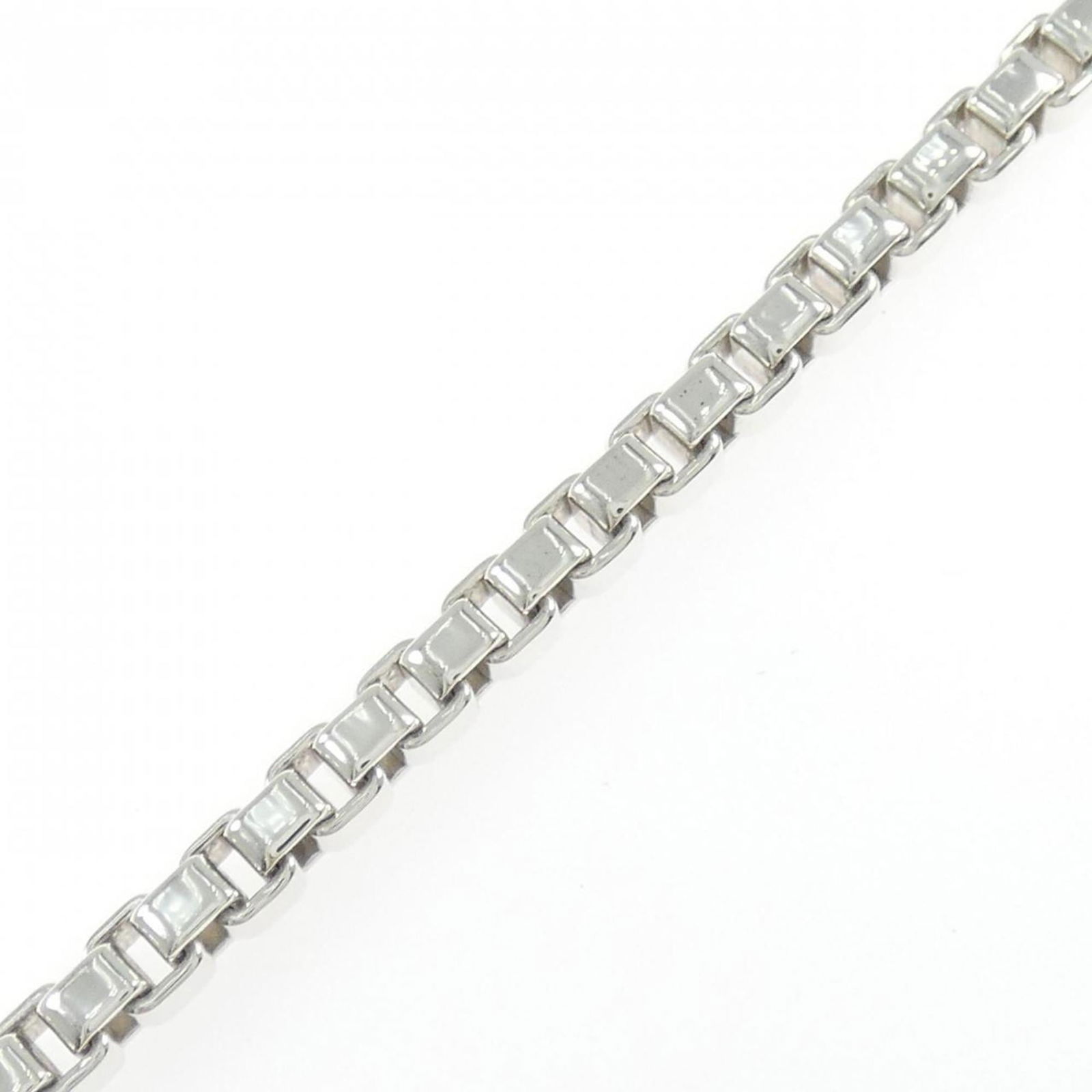 925 Tiffany Charm Bracelet Silver: 925 Tiffany Charm Bracelet Silver This listing features 925 Tiffany Charm Bracelet Silver. Item specifics are provided below. Item Specifics: Brand: Tiffany Type: Charm Bracelet Gender: Women