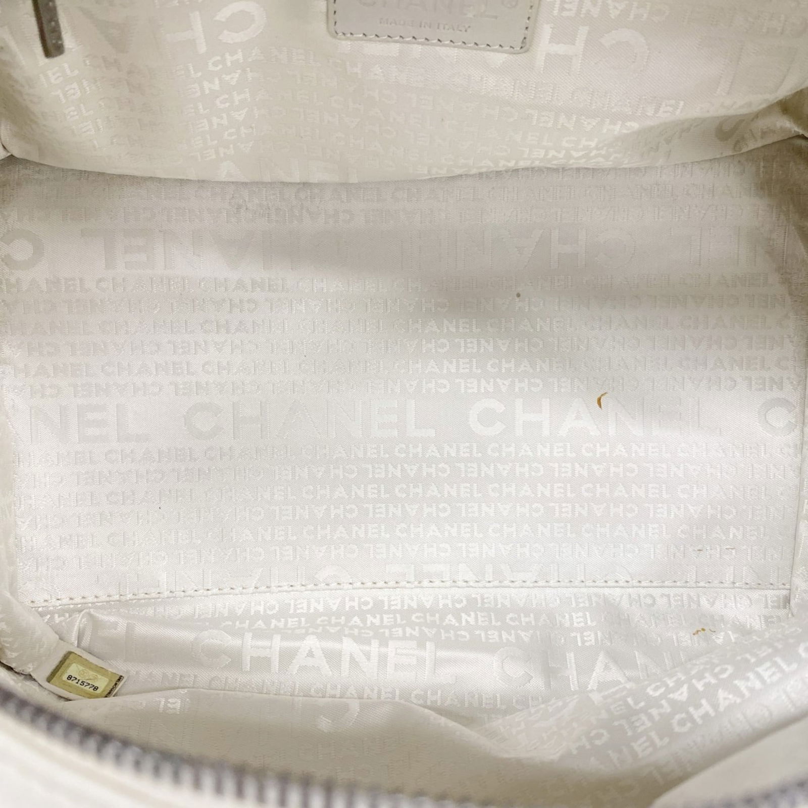 Leather Chanel Handbag - 4