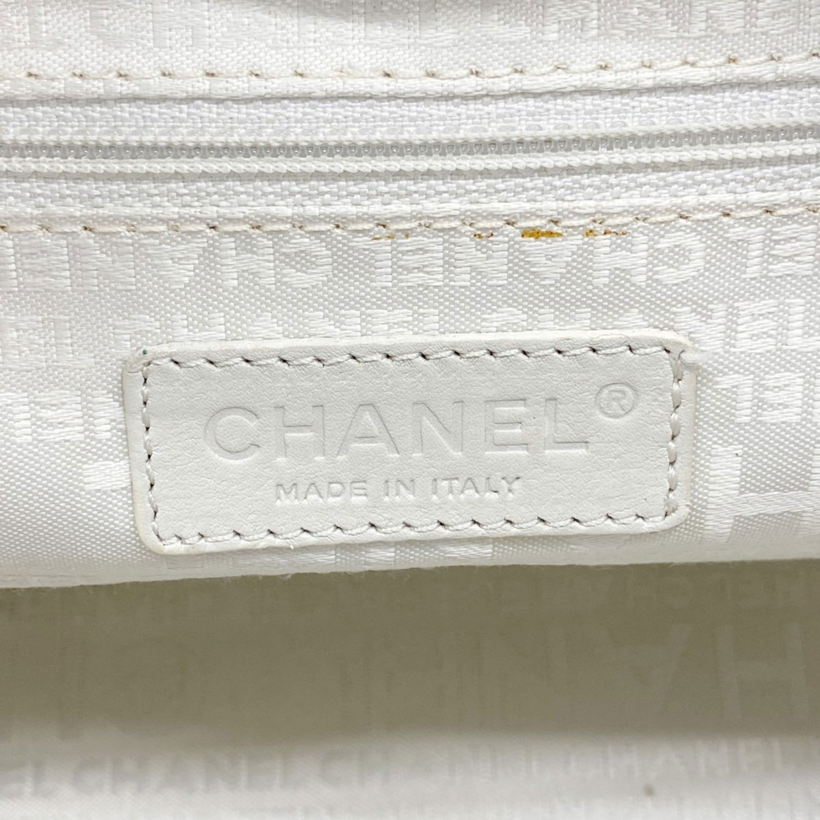 Leather Chanel Handbag - 5