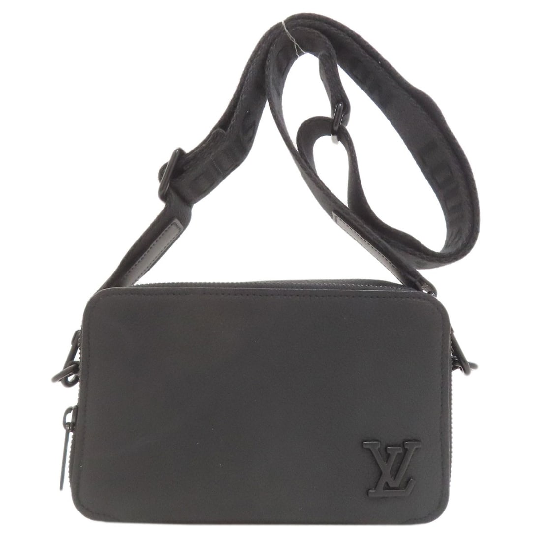 Taurillon LOUIS VUITTON M59161 Alpha Wearable Wallet Aerogram Shoulder Bag: Taurillon LOUIS VUITTON M59161 Alpha Wearable Wallet Aerogram Shoulder Bag This listing features Taurillon LOUIS VUITTON M59161 Alpha Wearable Wallet Aerogram Shoulder Bag. Item specifics are