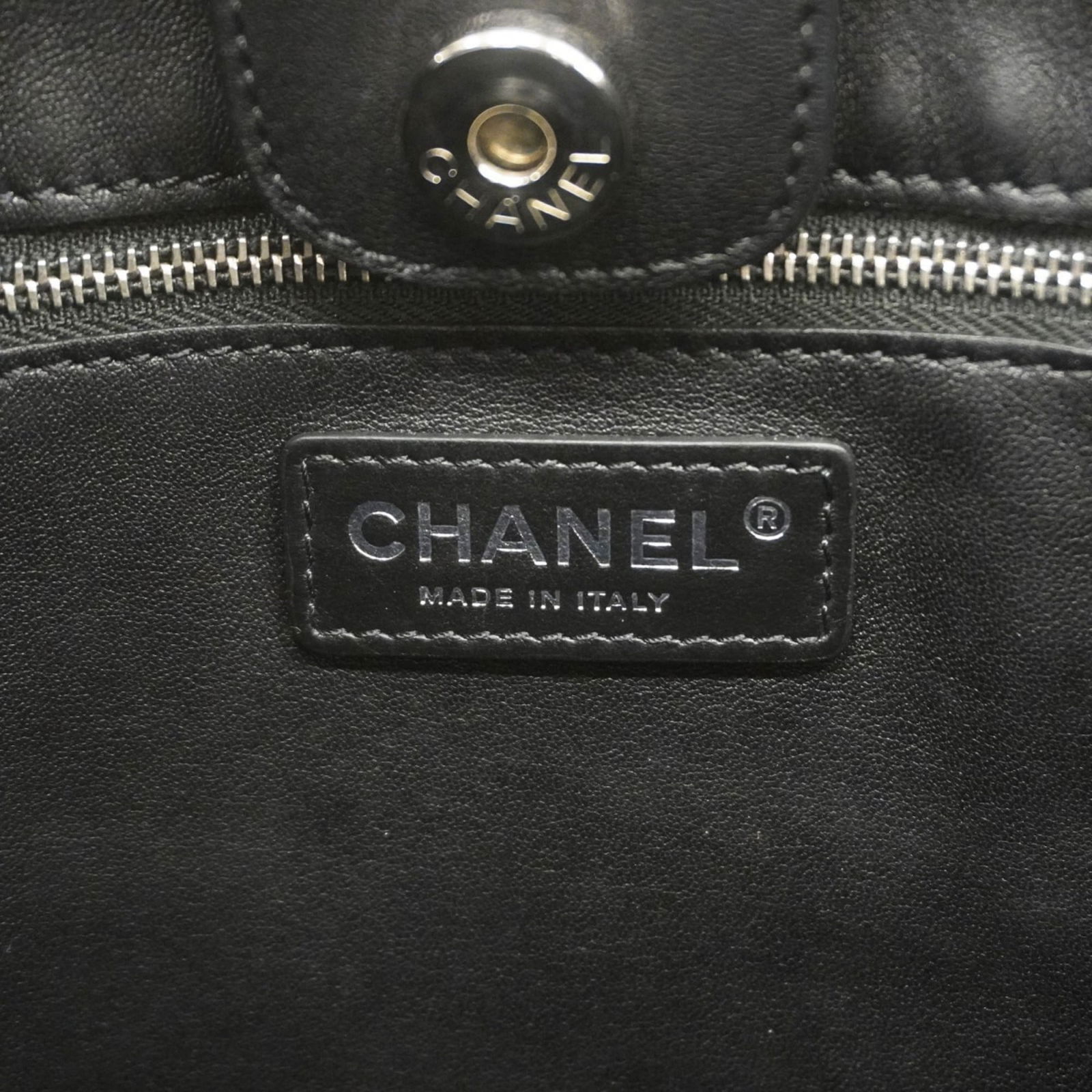 Leather Chanel Handbag - 5