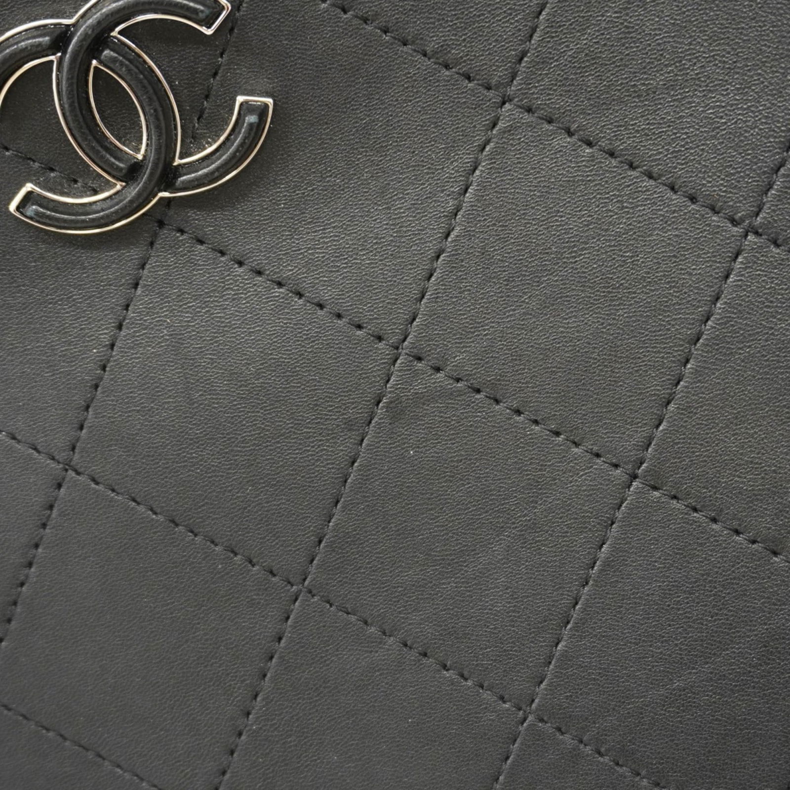 Leather Chanel Handbag - 7