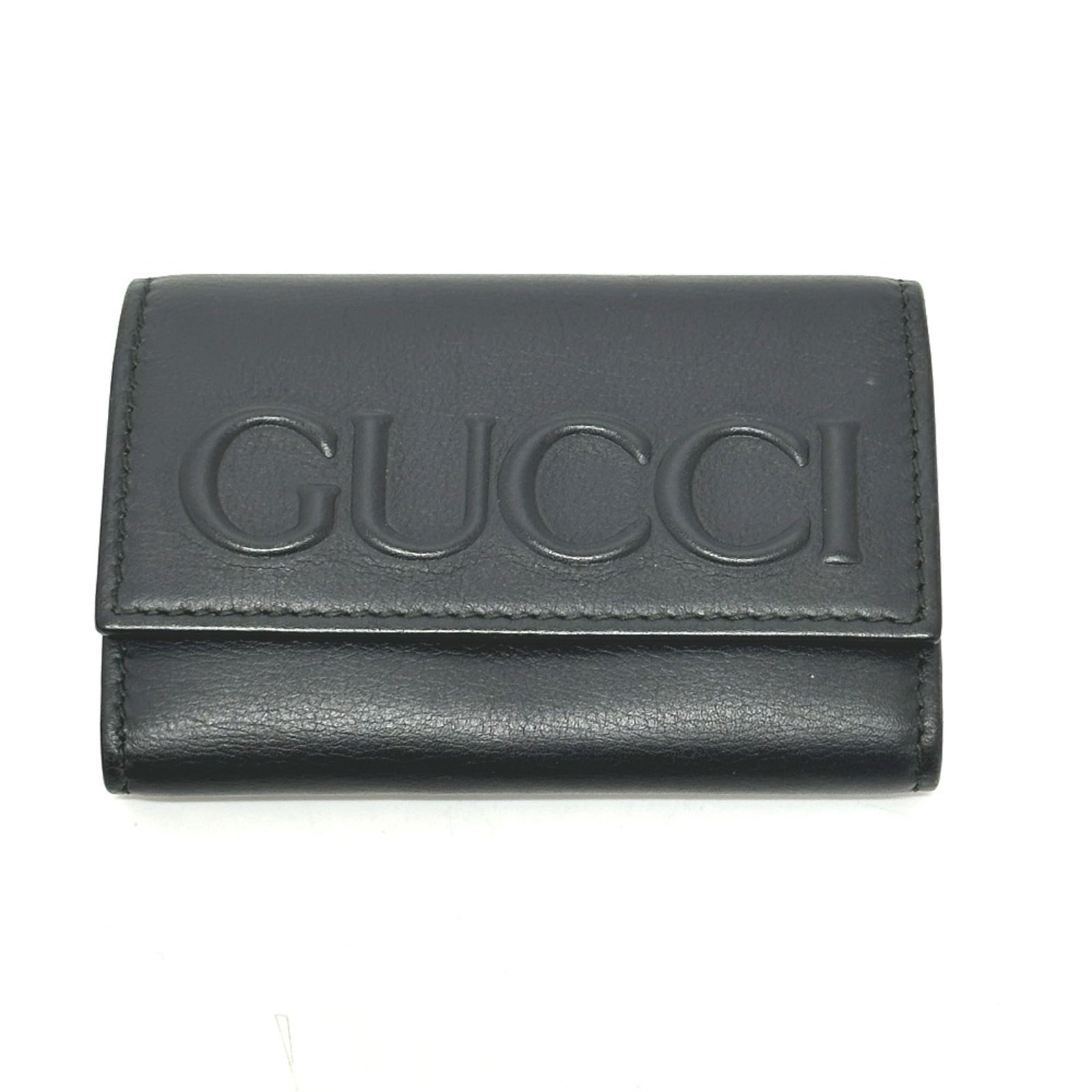 Leather Gucci Keycase: Leather Gucci Keycase This listing features Leather Gucci Keycase. Item specifics are provided below. Item Specifics: Brand: Gucci Type: Keycase Gender: Women Closure: Snap Fastener Material: Leather