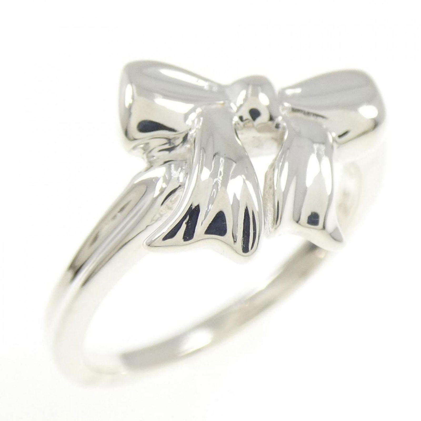 925 Tiffany Band Ring Silver: 925 Tiffany Band Ring Silver This listing features 925 Tiffany Band Ring Silver. Item specifics are provided below. Item Specifics: Brand: Tiffany Type: Band Ring Gender: Women Material: Silver 925