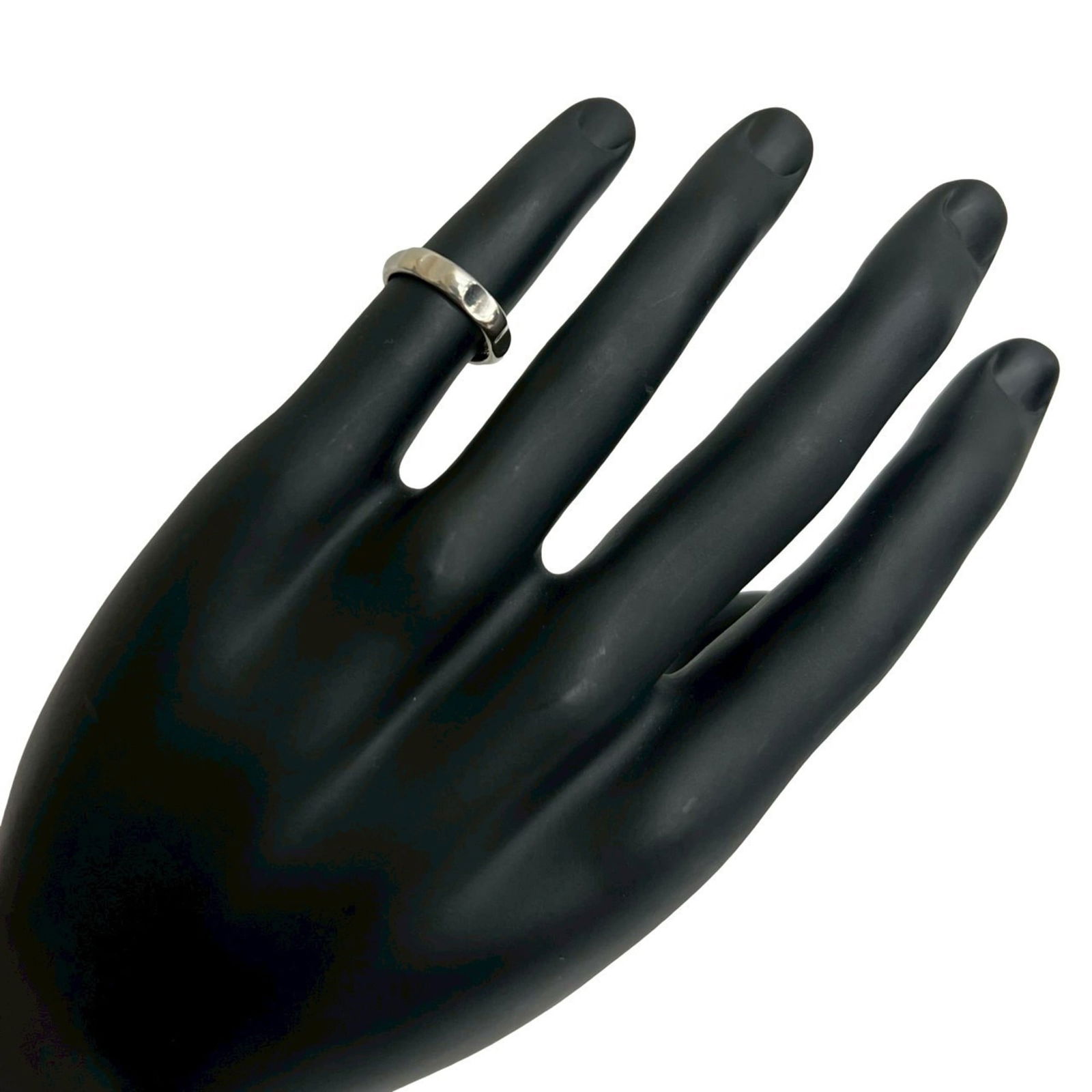 925 Tiffany Band Ring Silver: 925 Tiffany Band Ring Silver This listing features 925 Tiffany Band Ring Silver. Item specifics are provided below. Item Specifics: Brand: Tiffany Type: Band Ring Gender: Women Color: Silver