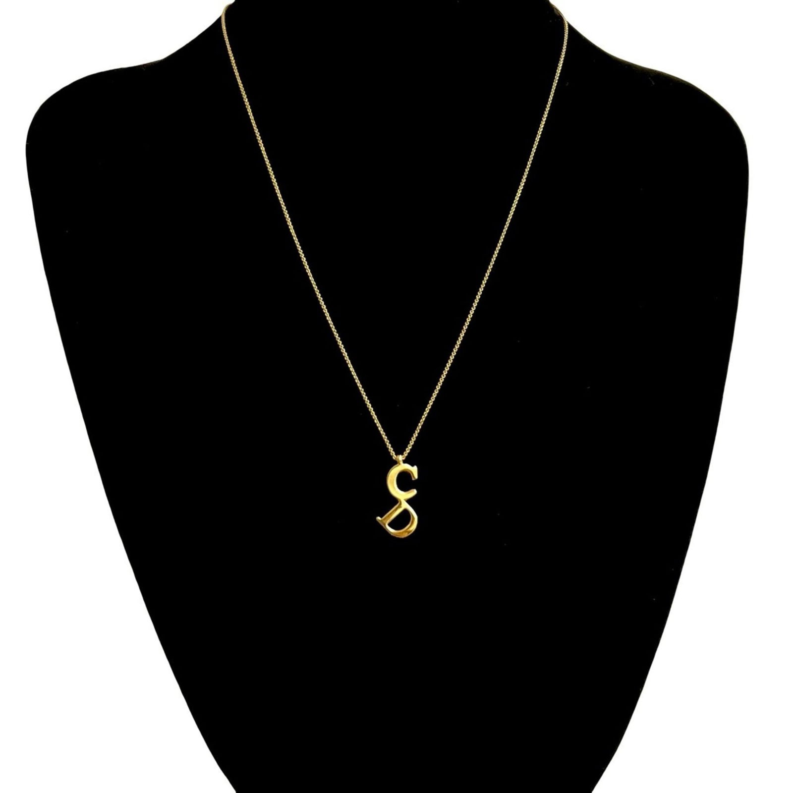 10267 Christian Dior CD Logo GP Necklace Pendant Choker Gold: 10267 Christian Dior CD Logo GP Necklace Pendant Choker Gold This listing features 10267 Christian Dior CD Logo GP Necklace Pendant Choker Gold. Item specifics are provided below. Item Specifics: