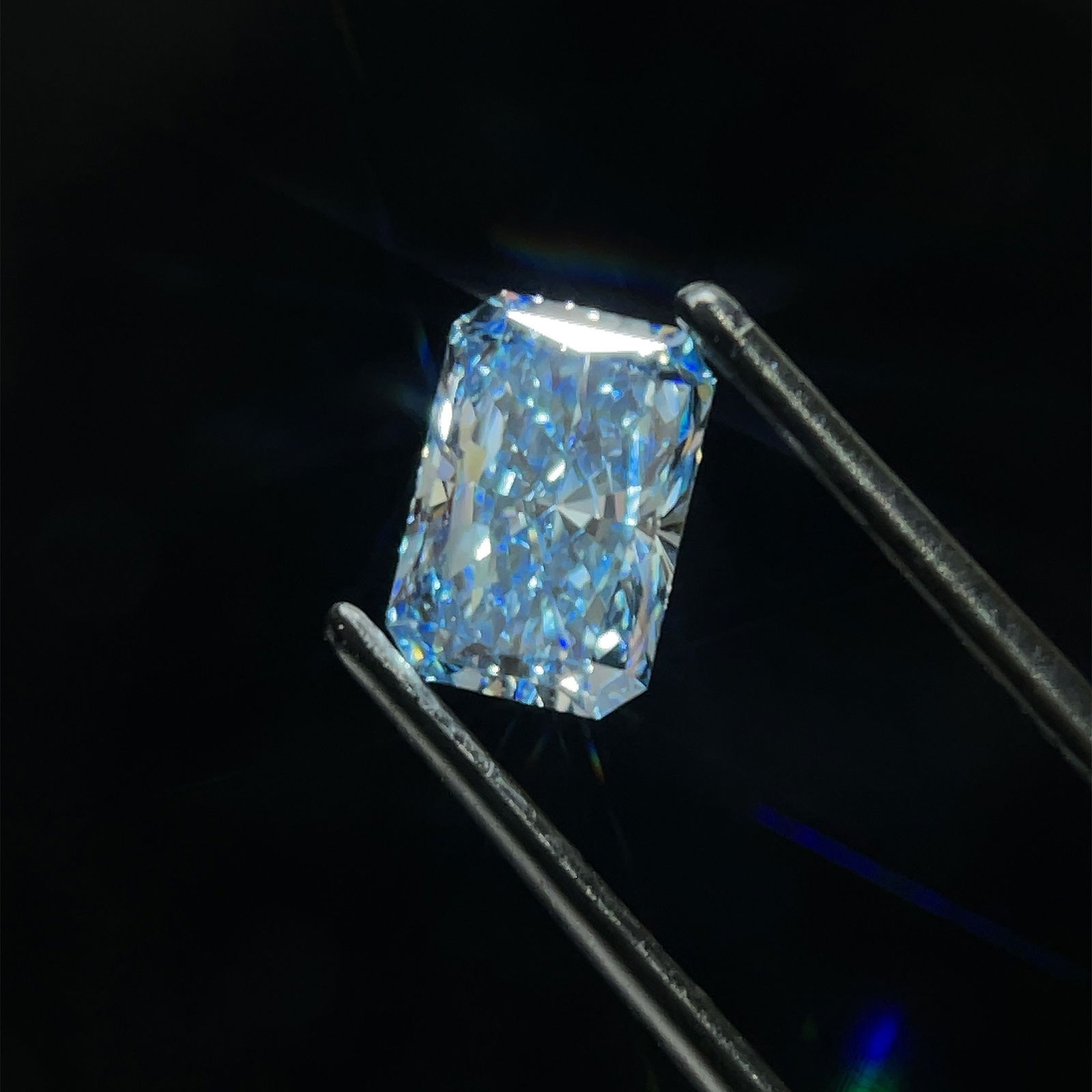 Loose Lab Diamond - IGI Radiant 1.79ct Fancy Vivid Blue VS1: Loose Lab Diamond - IGI Radiant 1.79ct Fancy Vivid Blue VS1 This listing features Loose Lab Diamond - IGI Radiant 1.79ct Fancy Vivid Blue VS1. Item specifics are provided below. Item Specifics: