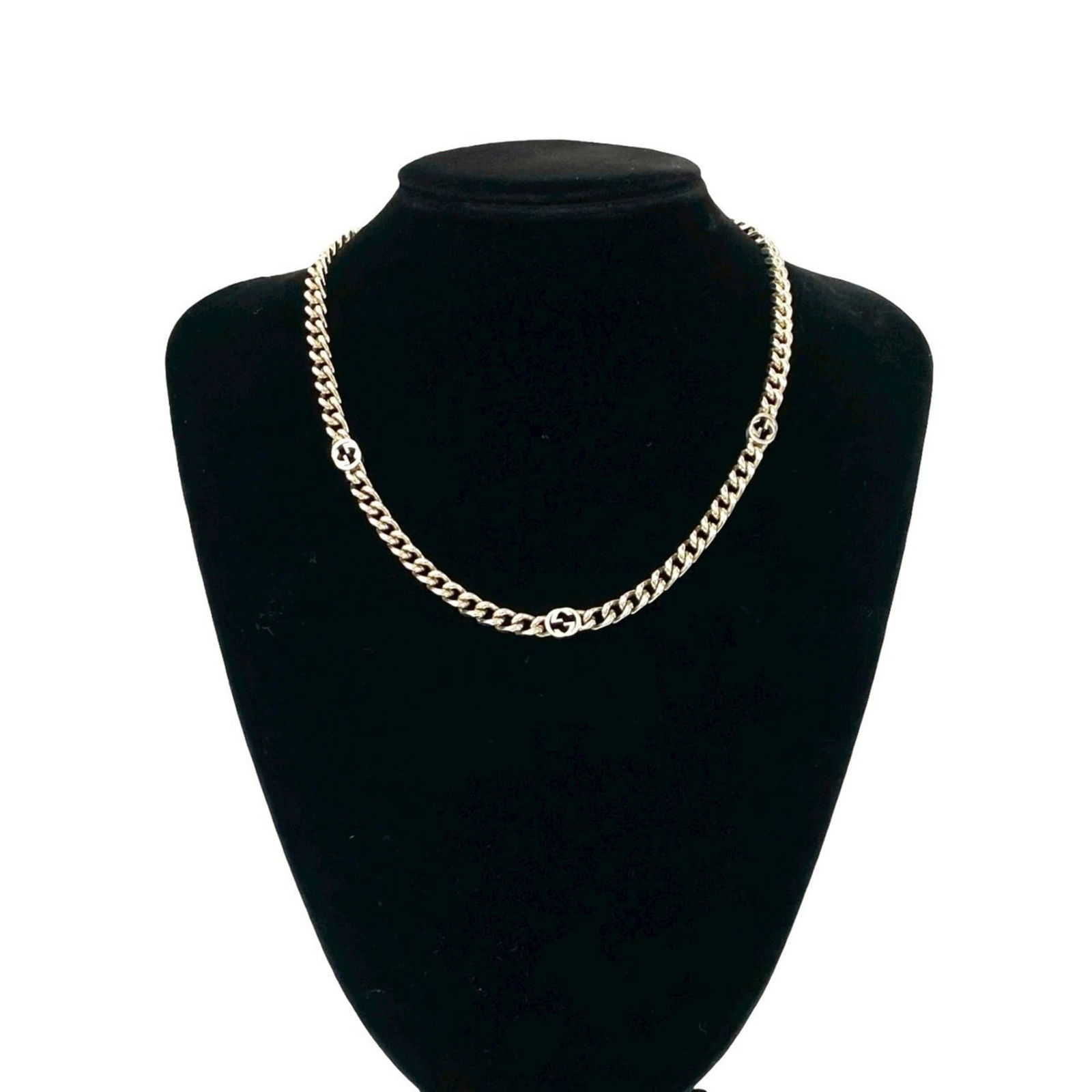 1675d GUCCI Interlocking G Silver 925 Necklace Choker Pendant: 1675d GUCCI Interlocking G Silver 925 Necklace Choker Pendant This listing features 1675d GUCCI Interlocking G Silver 925 Necklace Choker Pendant. Item specifics are provided below. Item Specifics: