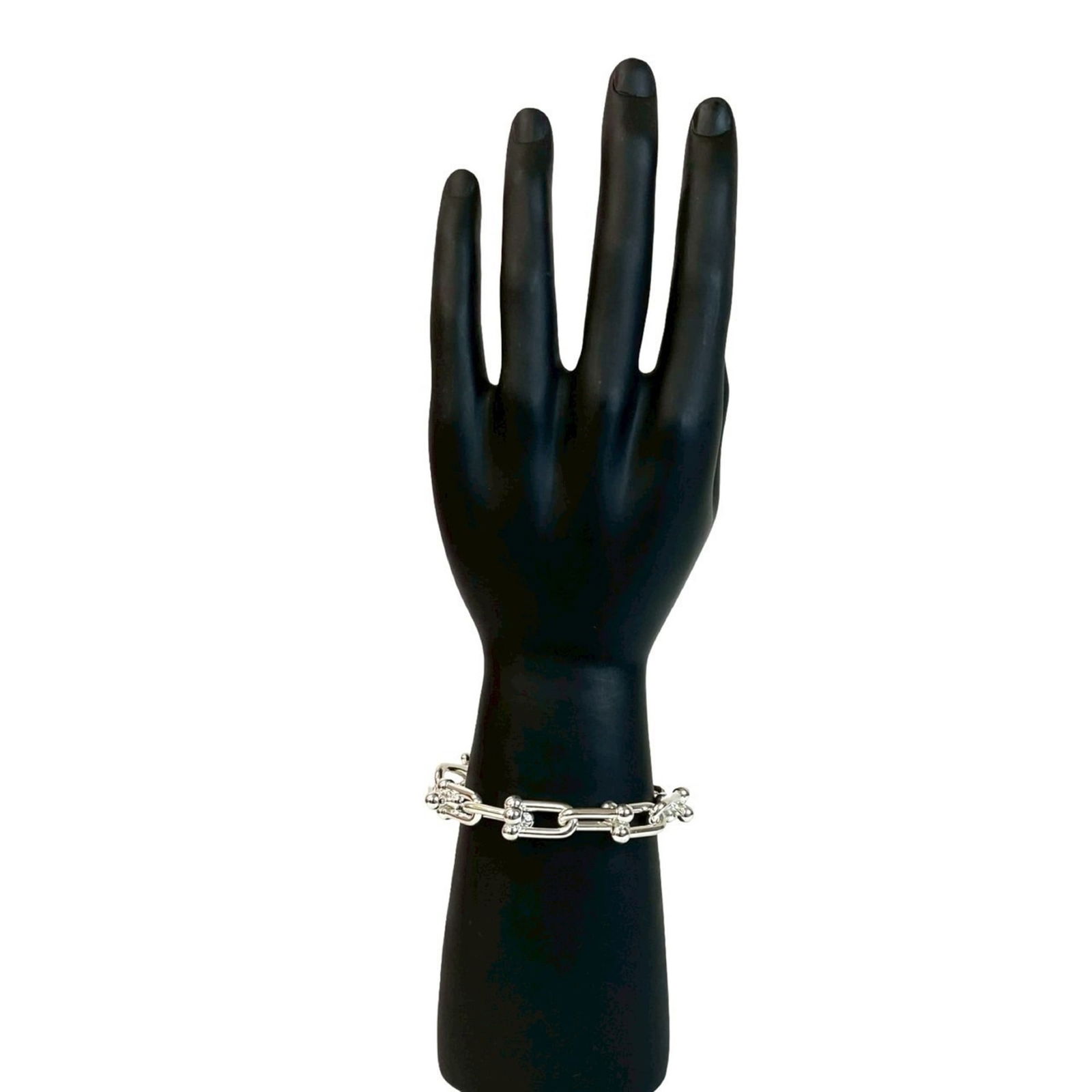 925 Tiffany Charm Bracelet Silver: 925 Tiffany Charm Bracelet Silver This listing features 925 Tiffany Charm Bracelet Silver. Item specifics are provided below. Item Specifics: Brand: Tiffany Type: Charm Bracelet Gender: Women