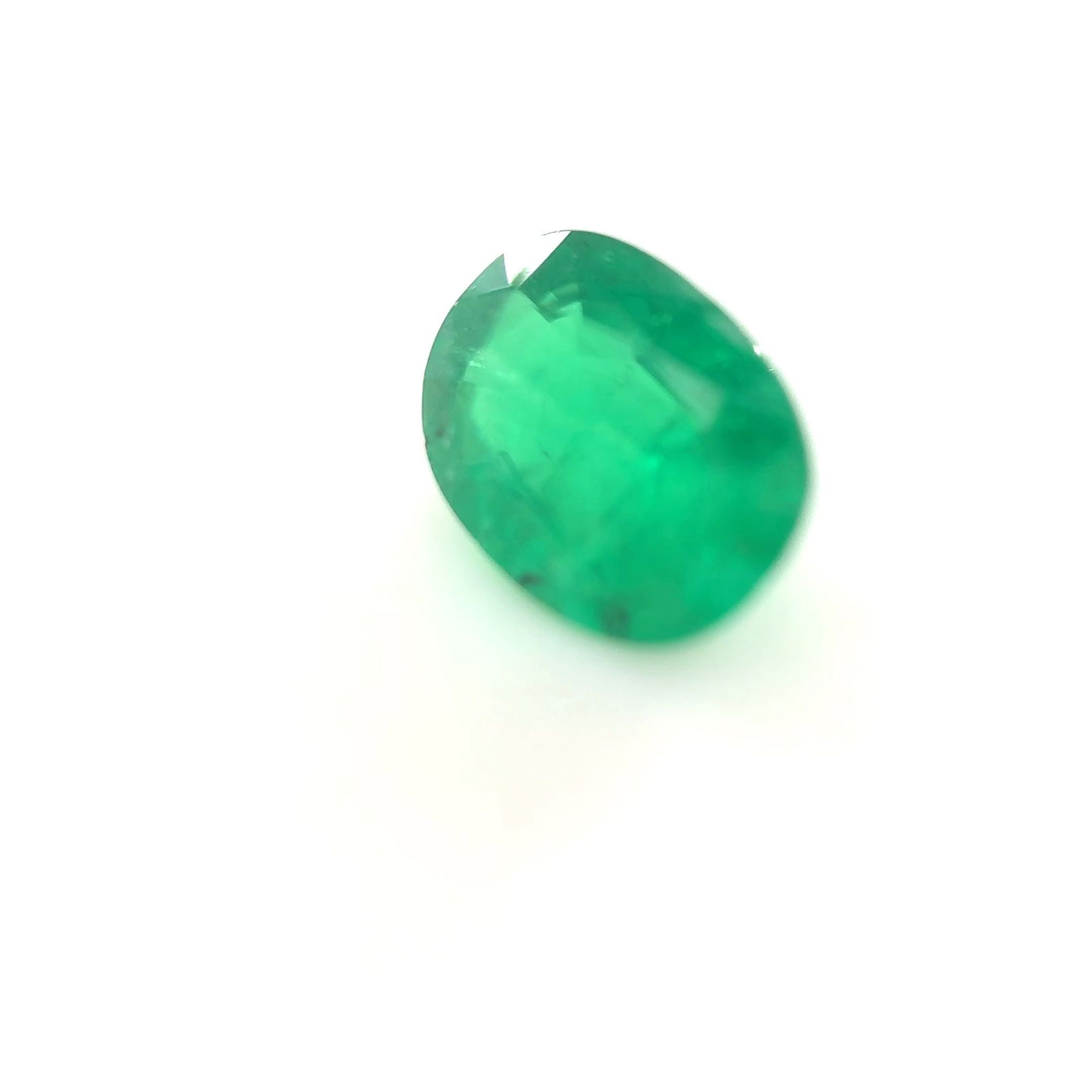Loose Emerald Gemstone - Oval 1.3ct Green MI: Loose Emerald Gemstone - Oval 1.3ct Green MI This listing features Loose Emerald Gemstone - Oval 1.3ct Green MI. Item specifics are provided below. Item Specifics: Type: Emerald Carat: 1.3 Cut: