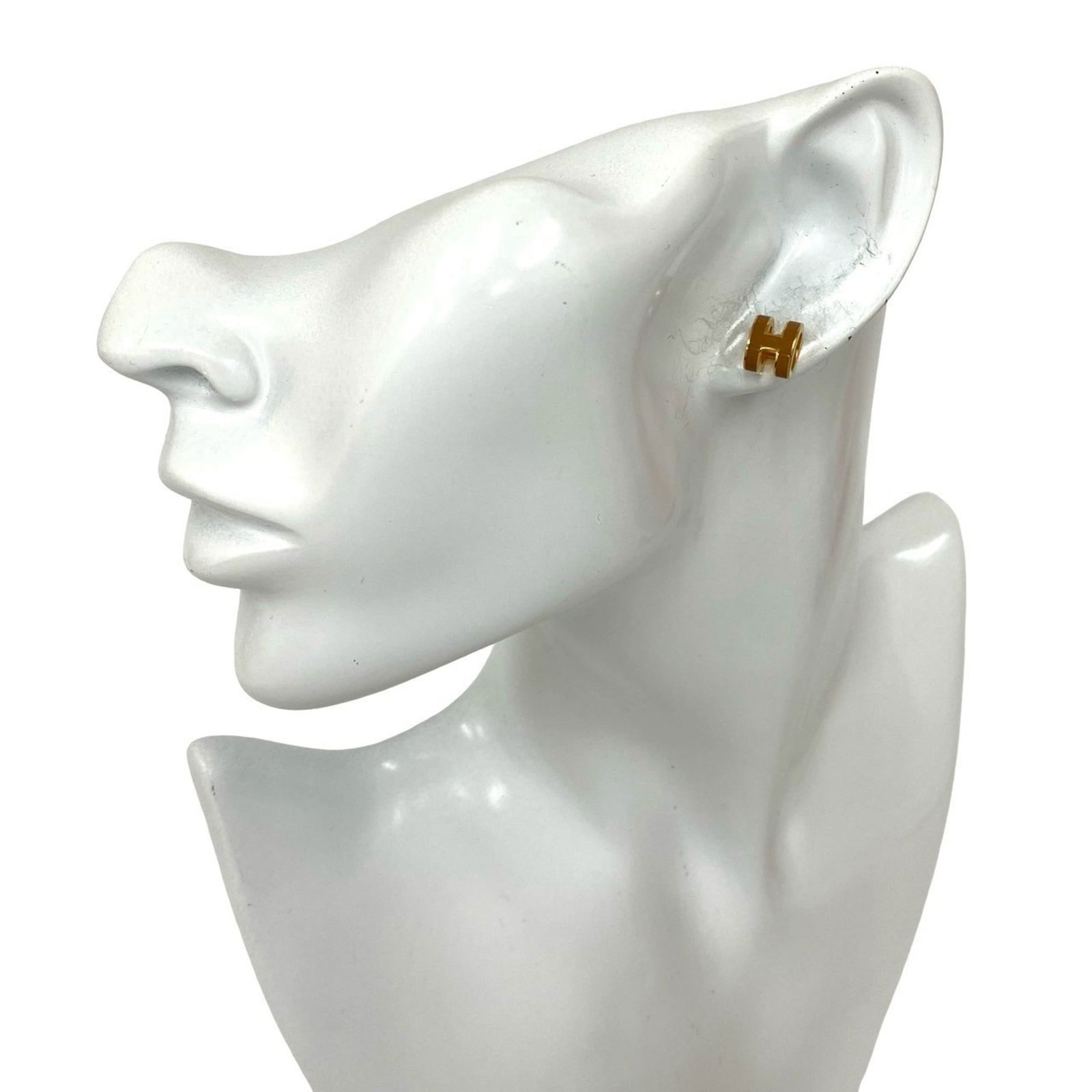 Plating Hermes Stud Earrings Gold: Plating Hermes Stud Earrings Gold This listing features Plating Hermes Stud Earrings Gold. Item specifics are provided below. Item Specifics: Brand: Hermes Type: Stud Earrings Gender: Women Material: