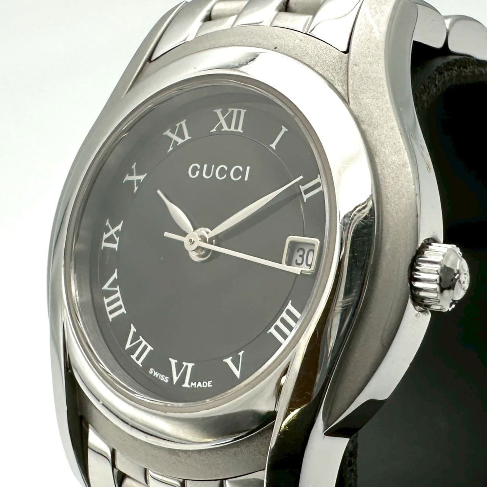 Wristwatch Gucci: Wristwatch Gucci This listing features Wristwatch Gucci. Item specifics are provided below. Item Specifics: Brand: Gucci Type: Wristwatch Gender: Women Material (Case): Stainless Steel Material (Band)