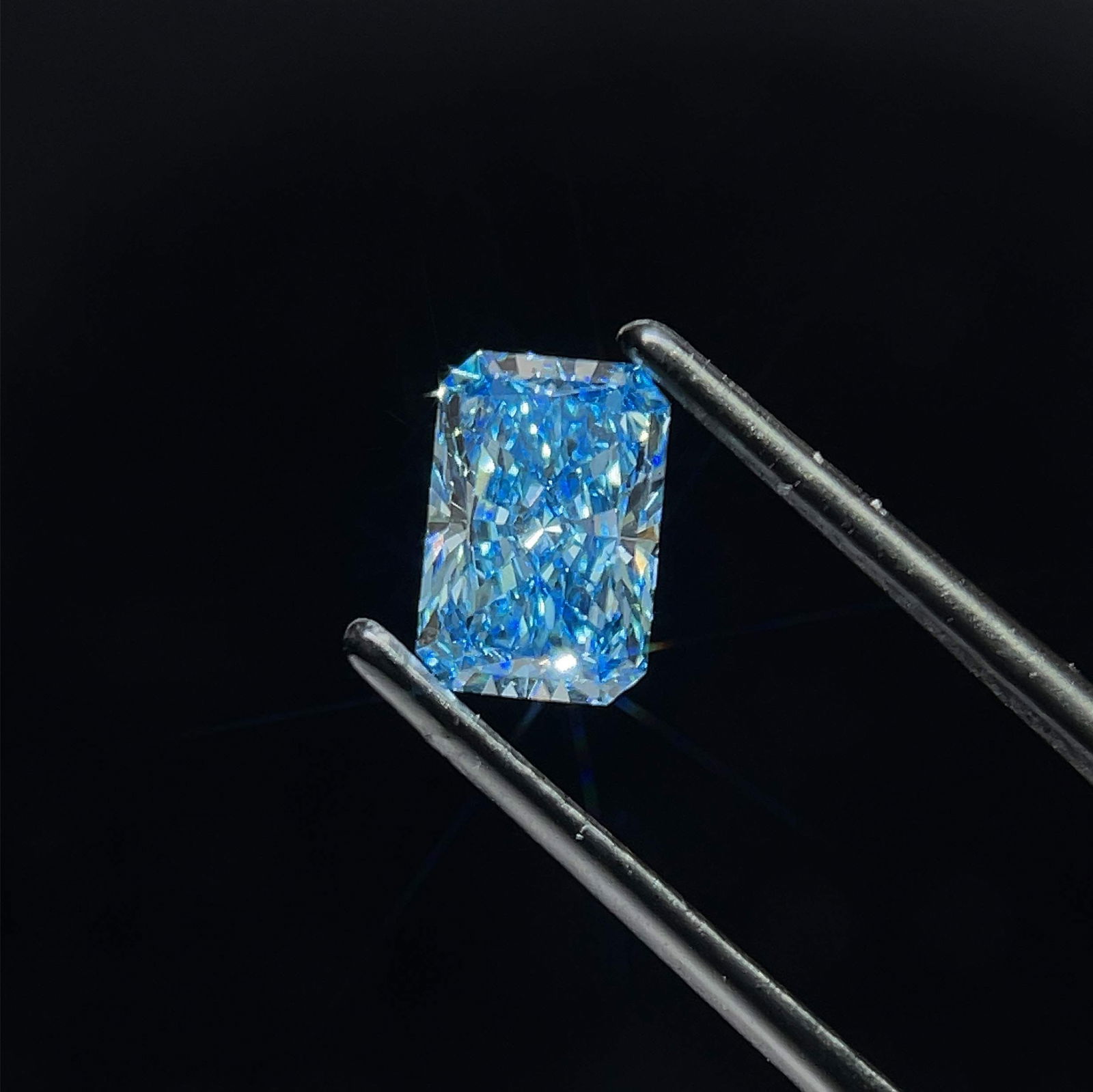 Loose Lab Diamond - IGI Radiant 1.54ct Fancy Vivid Blue VS2: Loose Lab Diamond - IGI Radiant 1.54ct Fancy Vivid Blue VS2 This listing features Loose Lab Diamond - IGI Radiant 1.54ct Fancy Vivid Blue VS2. Item specifics are provided below. Item Specifics: