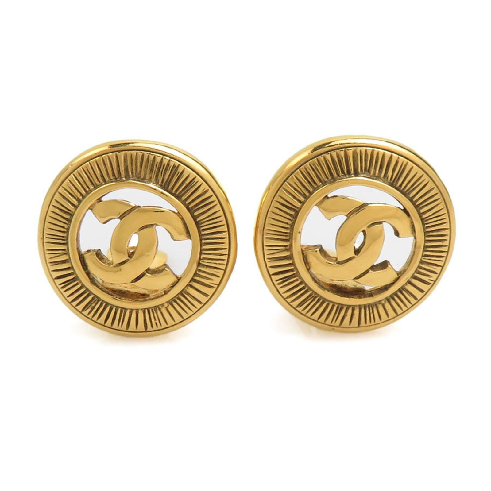 Metal Chanel Clip Earrings: Metal Chanel Clip Earrings This listing features Metal Chanel Clip Earrings. Item specifics are provided below. Item Specifics: Brand: Chanel Type: Clip Earrings Gender: Women Material: Metal Color:
