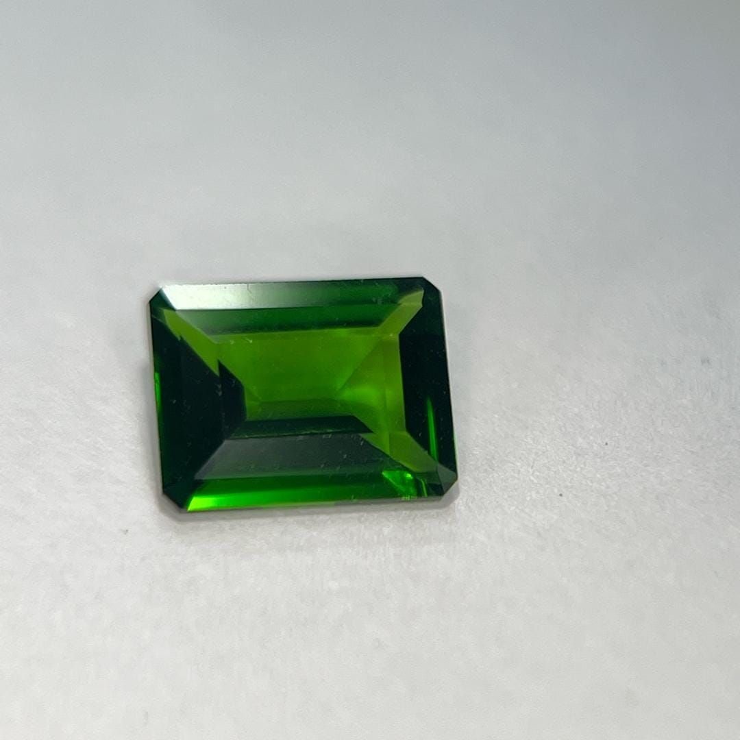 Loose Tourmaline Gemstone - Emerald 2.36ct Green SI: Loose Tourmaline Gemstone - Emerald 2.36ct Green SI This listing features Loose Tourmaline Gemstone - Emerald 2.36ct Green SI. Item specifics are provided below. Item Specifics: Type: Tourmaline