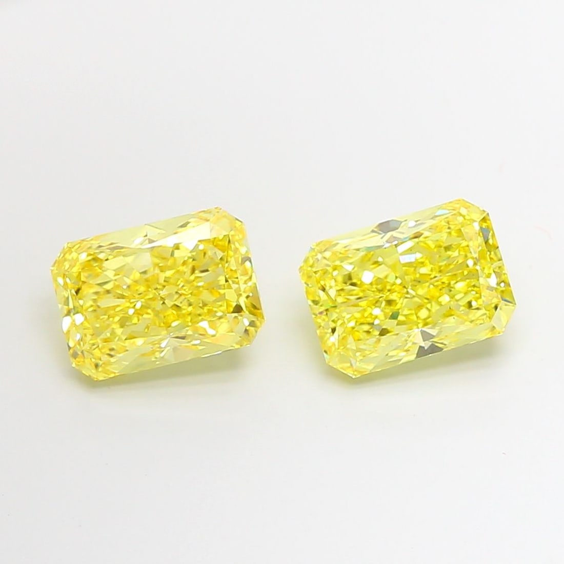 Loose Lab Diamond - IGI Radiant 4.09ct Fancy Vivid Yellow VS1: Loose Lab Diamond - IGI Radiant 4.09ct Fancy Vivid Yellow VS1 This listing features Loose Lab Diamond - IGI Radiant 4.09ct Fancy Vivid Yellow VS1. Item specifics are provided below. Item Specifics: