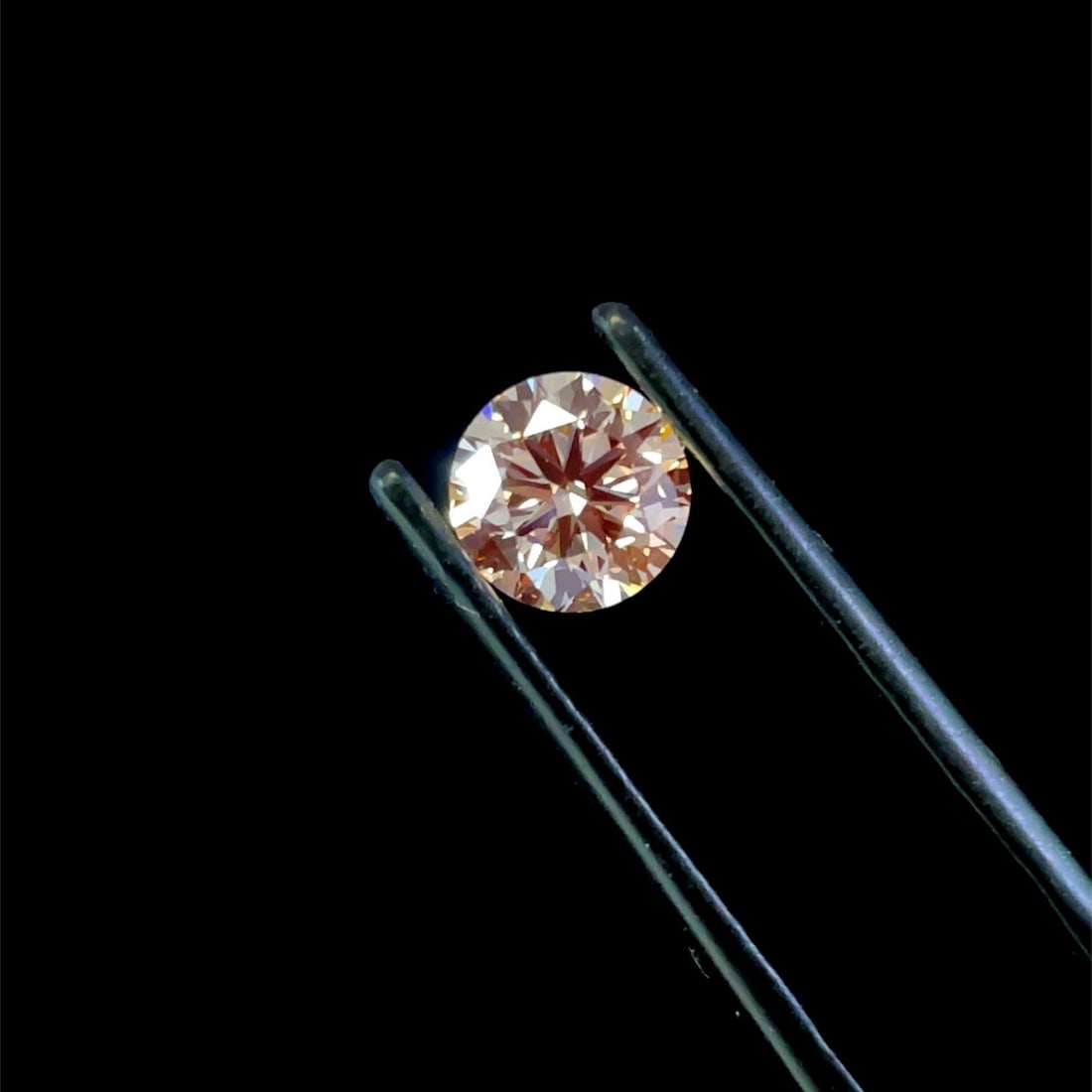 Loose Lab Diamond - IGI Round 1.0ct Fancy Intense Pink VVS2: Loose Lab Diamond - IGI Round 1.0ct Fancy Intense Pink VVS2 This listing features Loose Lab Diamond - IGI Round 1.0ct Fancy Intense Pink VVS2. Item specifics are provided below. Item Specifics: