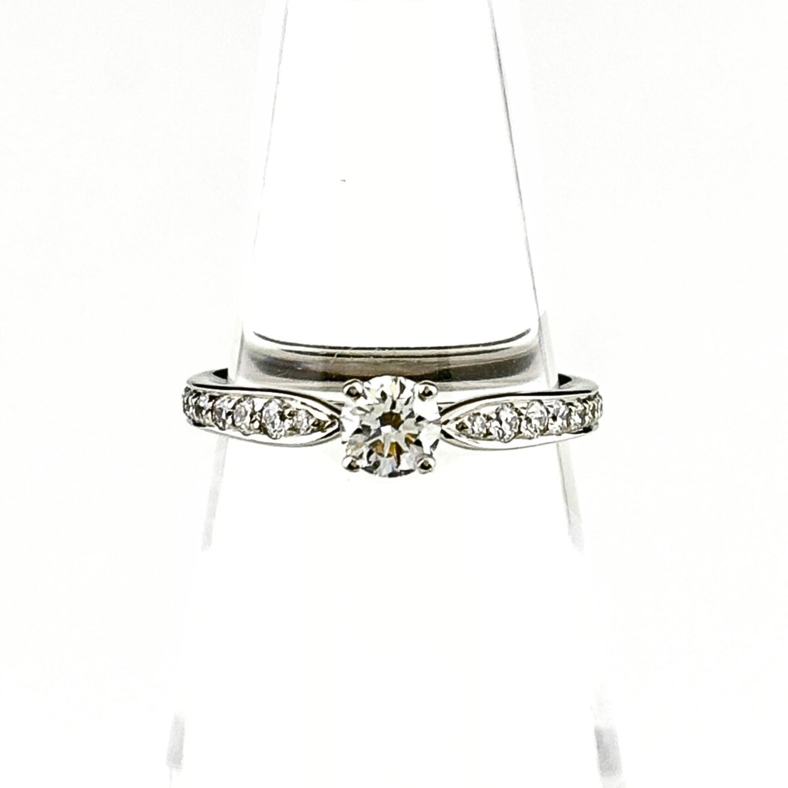 950 Tiffany Band Ring Platinum: 950 Tiffany Band Ring Platinum This listing features 950 Tiffany Band Ring Platinum. Item specifics are provided below. Item Specifics: Brand: Tiffany Type: Band Ring Gender: Women Material: