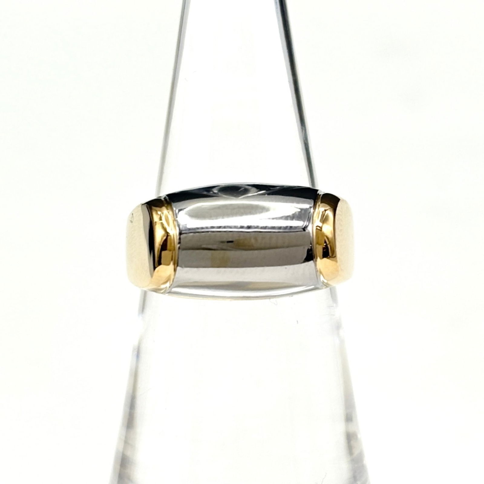 (18K) Bvlgari Band Ring Yellow Gold: (18K) Bvlgari Band Ring Yellow Gold This listing features (18K) Bvlgari Band Ring Yellow Gold. Item specifics are provided below. Item Specifics: Brand: Bvlgari Type: Band Ring Gender: Women Color: