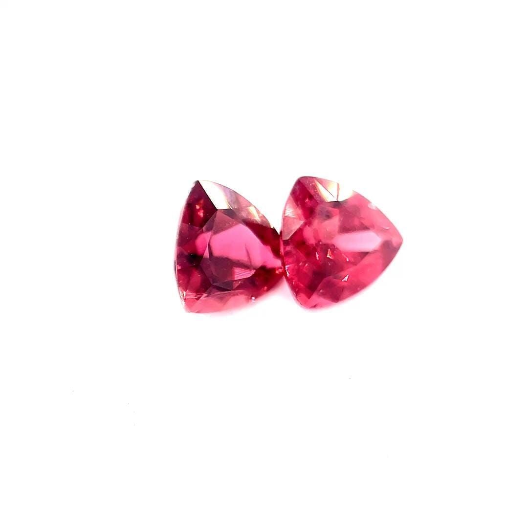 Loose Tourmaline Gemstone - Trilliant 1.95ct Pink SI: Loose Tourmaline Gemstone - Trilliant 1.95ct Pink SI This listing features Loose Tourmaline Gemstone - Trilliant 1.95ct Pink SI. Item specifics are provided below. Item Specifics: Type: Tourmaline