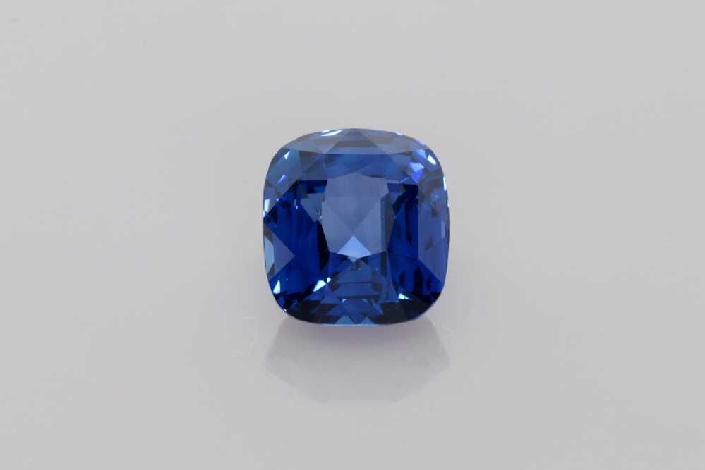 Loose Sapphire Gemstone - GIA Cushion 3.5ct Blue EC: Loose Sapphire Gemstone - GIA Cushion 3.5ct Blue EC This listing features Loose Sapphire Gemstone - GIA Cushion 3.5ct Blue EC. Item specifics are provided below. Item Specifics: Type: Sapphire