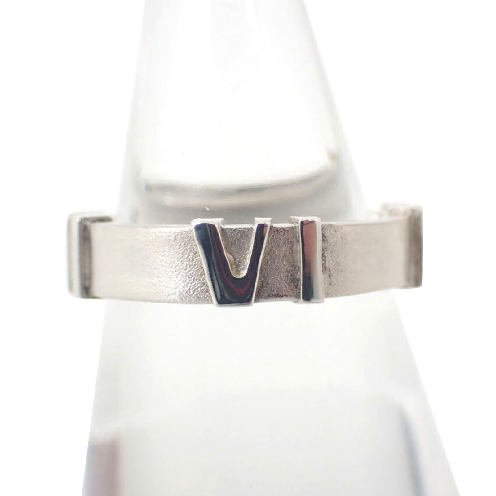 925 Tiffany Band Ring Sterling Silver: 925 Tiffany Band Ring Sterling Silver This listing features 925 Tiffany Band Ring Sterling Silver. Item specifics are provided below. Item Specifics: Brand: Tiffany Type: Band Ring Gender: Women