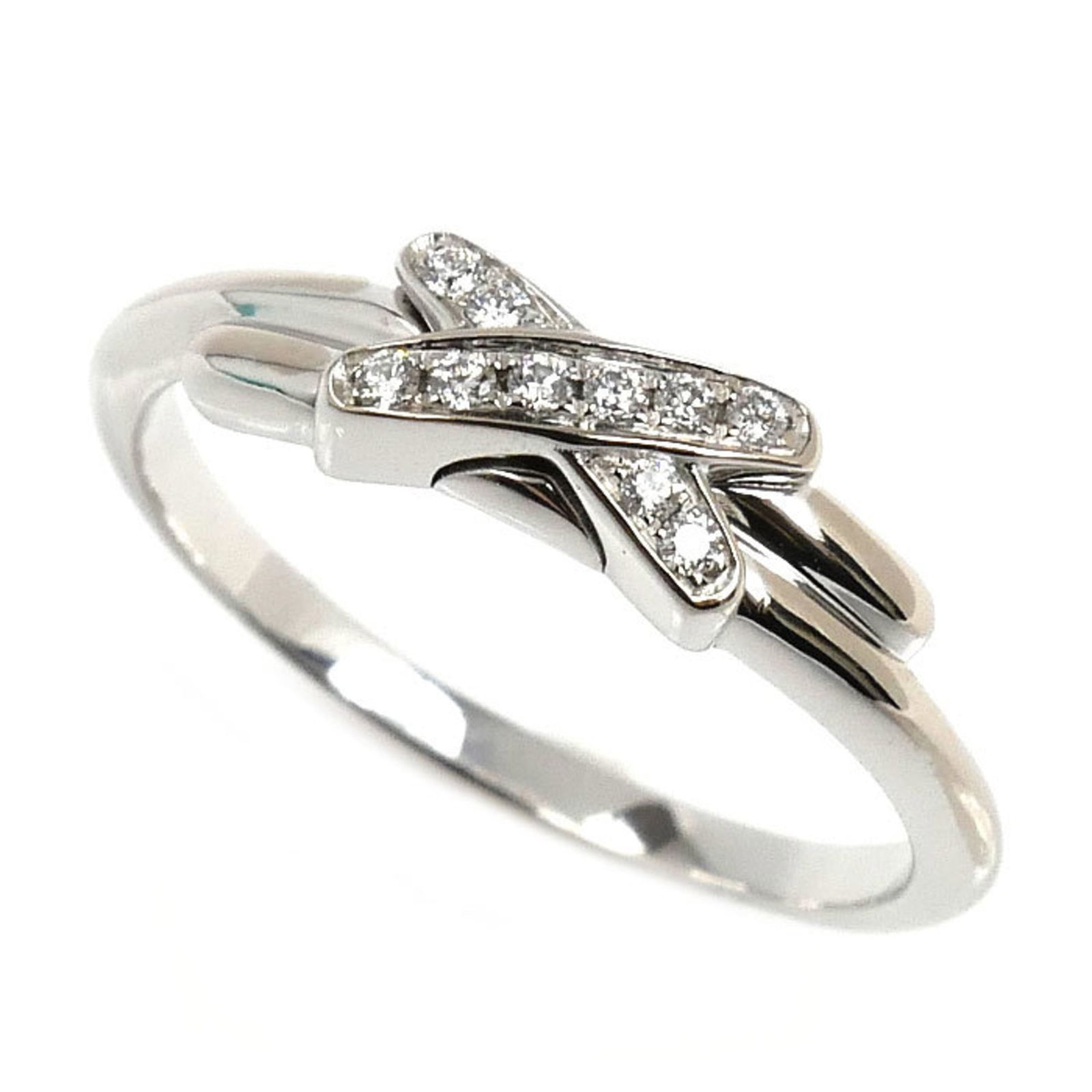 (18K) Chaumet Band Ring White Gold: (18K) Chaumet Band Ring White Gold This listing features (18K) Chaumet Band Ring White Gold. Item specifics are provided below. Item Specifics: Brand: Chaumet Type: Band Ring Gender: Women Color: Whit