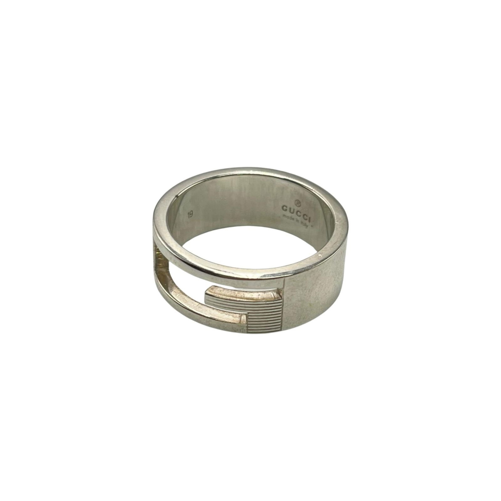 925 Gucci Band Ring Silver: 925 Gucci Band Ring Silver This listing features 925 Gucci Band Ring Silver. Item specifics are provided below. Item Specifics: Brand: Gucci Type: Band Ring Gender: Men Color: Silver Material: