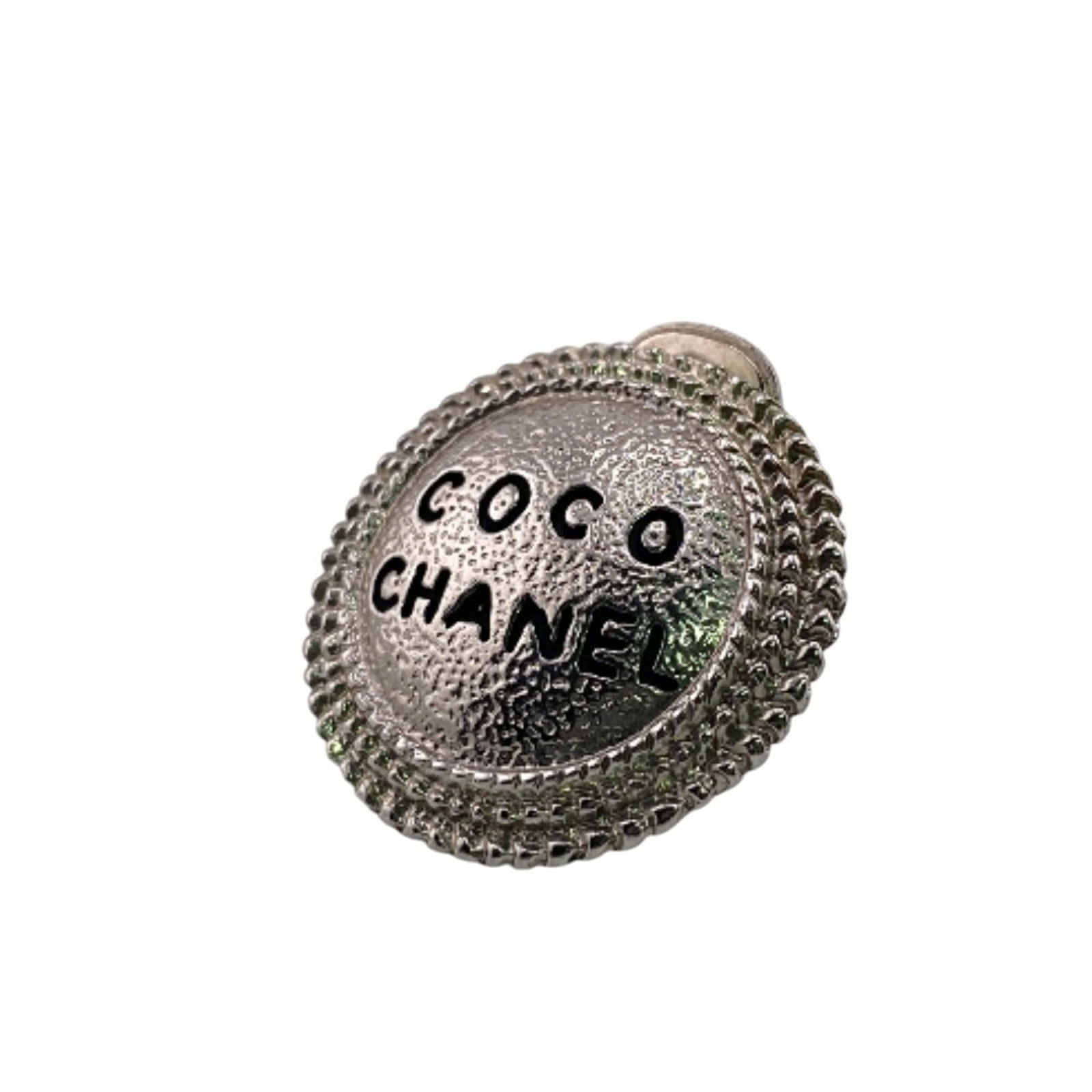 Metal Chanel Clip Earrings: Metal Chanel Clip Earrings This listing features Metal Chanel Clip Earrings. Item specifics are provided below. Item Specifics: Brand: Chanel Type: Clip Earrings Gender: Women Material: Metal Color: