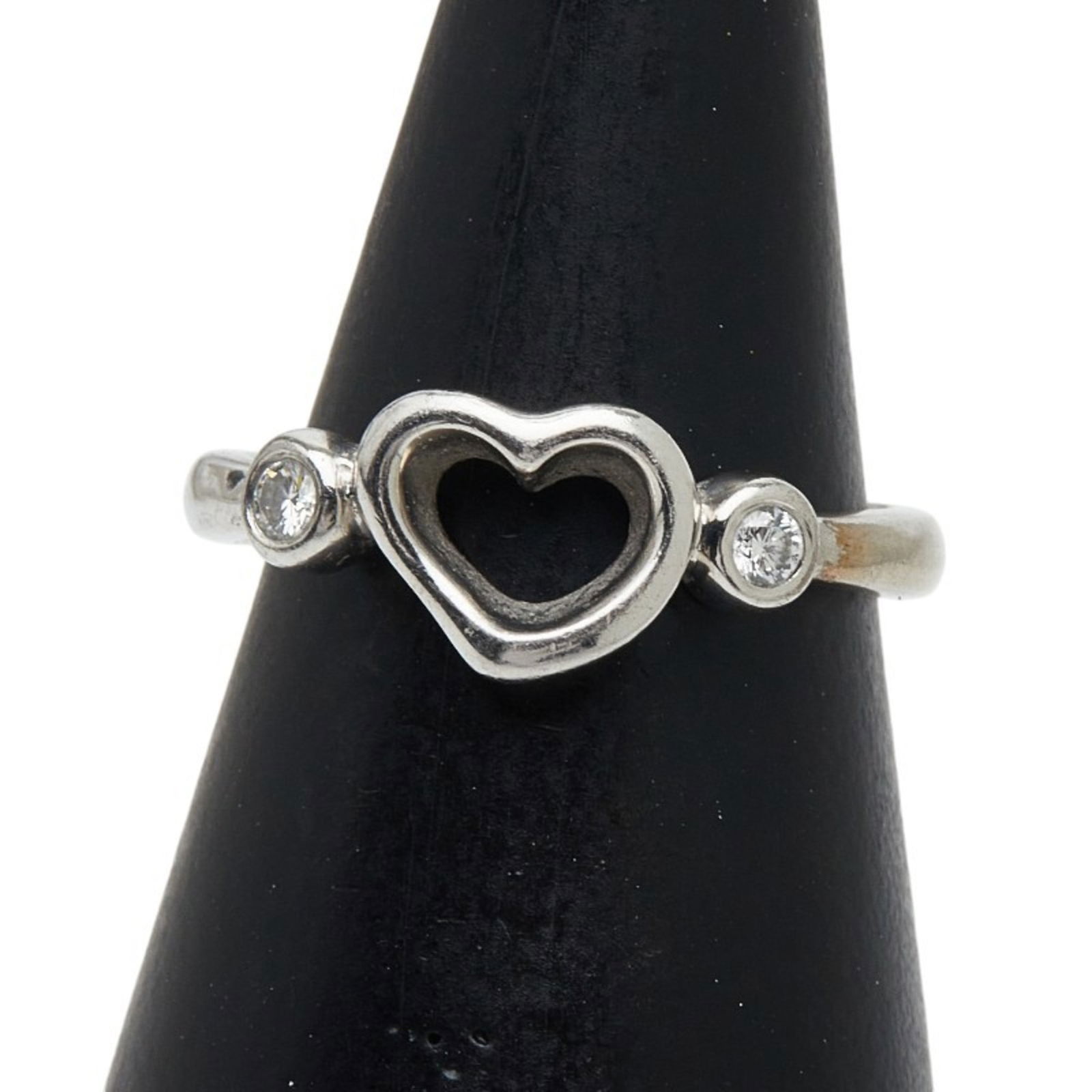 950 Tiffany Band Ring Platinum: 950 Tiffany Band Ring Platinum This listing features 950 Tiffany Band Ring Platinum. Item specifics are provided below. Item Specifics: Brand: Tiffany Type: Band Ring Gender: Women Material: