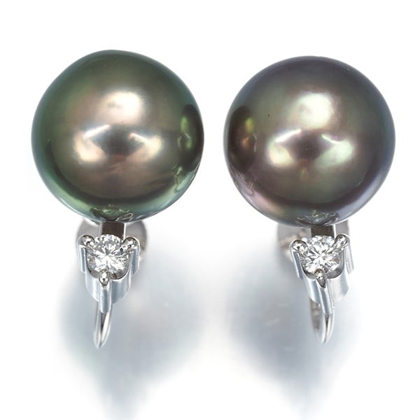 900 Tasaki Earrings Black South Sea Pearl Diamond Pt: 900 Tasaki Earrings Black South Sea Pearl Diamond Pt This listing features 900 Tasaki Earrings Black South Sea Pearl Diamond Pt. Item specifics are provided below. Item Specifics: Country Of Origin: