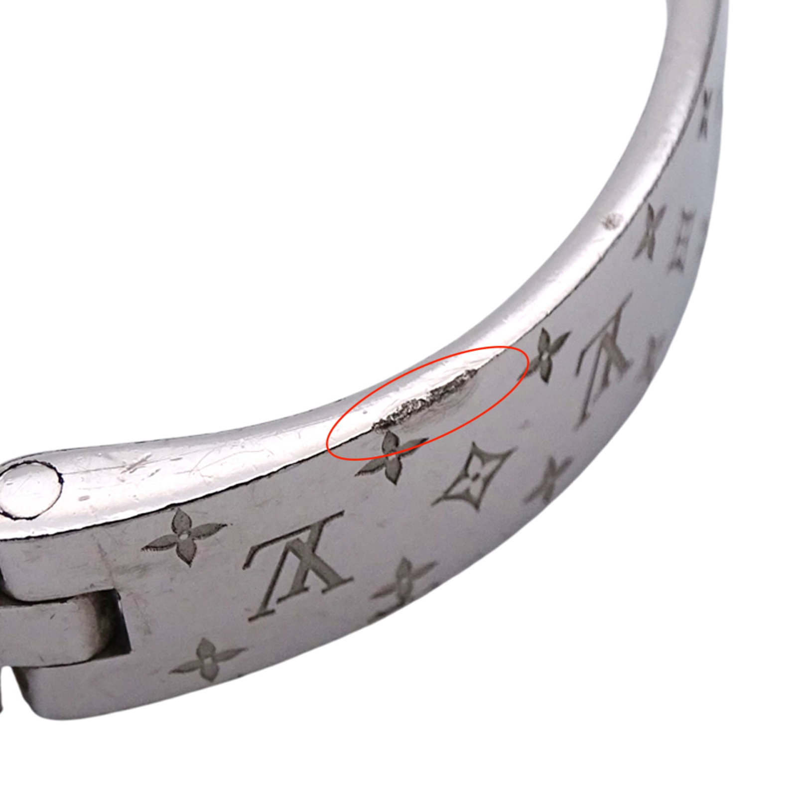 Metal Louis Vuitton Bangle - 11