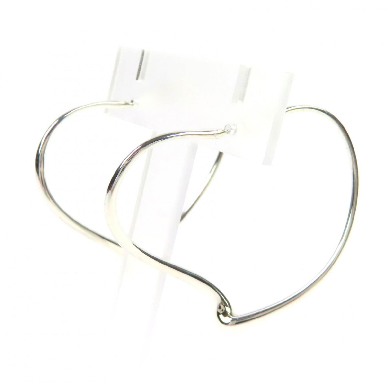 925 Tiffany Hoop Earrings Silver: 925 Tiffany Hoop Earrings Silver This listing features 925 Tiffany Hoop Earrings Silver. Item specifics are provided below. Item Specifics: Brand: Tiffany Type: Hoop Earrings Gender: Women Material: