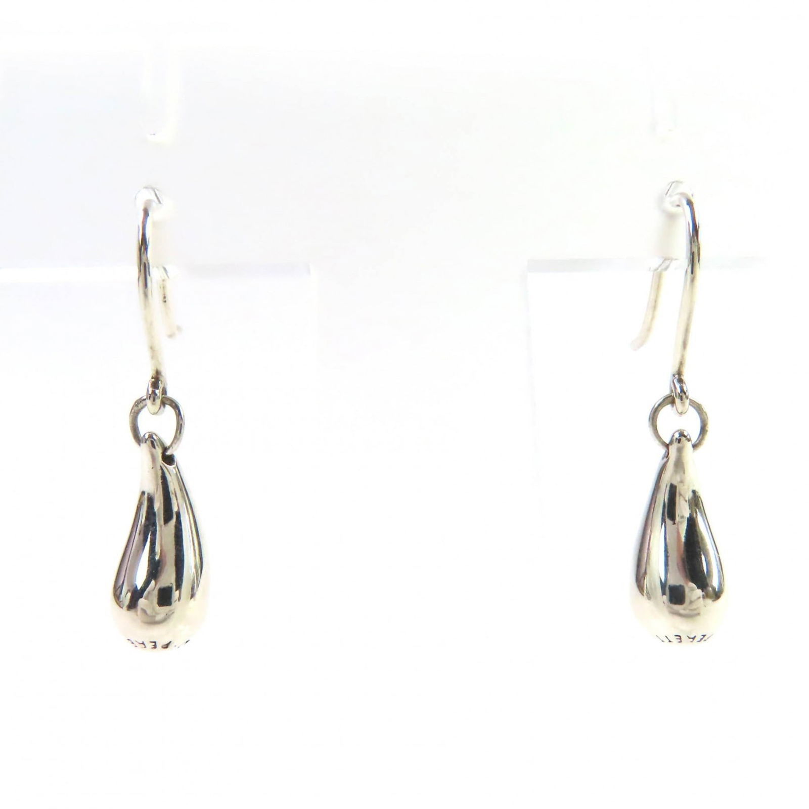 925 Tiffany Drop Earrings Silver: 925 Tiffany Drop Earrings Silver This listing features 925 Tiffany Drop Earrings Silver. Item specifics are provided below. Item Specifics: Brand: Tiffany Type: Drop Earrings Gender: Women Material: S
