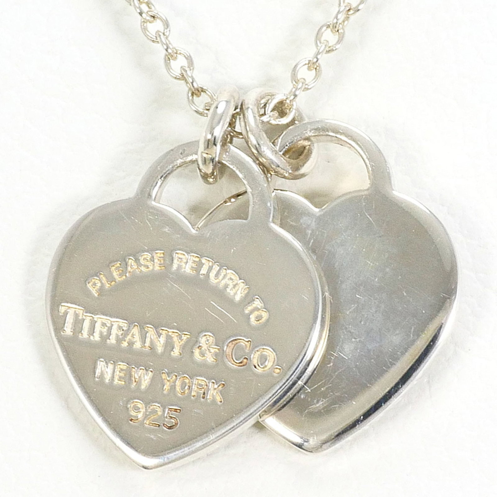 Like New - Tiffany & Co. 925 Sterling Silver Necklace - Approx. 40cm - Total Weight: 2.8g: Like New - Tiffany & Co. 925 Sterling Silver Necklace - Approx. 40cm - Total Weight: 2.8g This listing features Like New - Tiffany & Co. 925 Sterling Silver Necklace - Approx. 40cm - Total Weight: