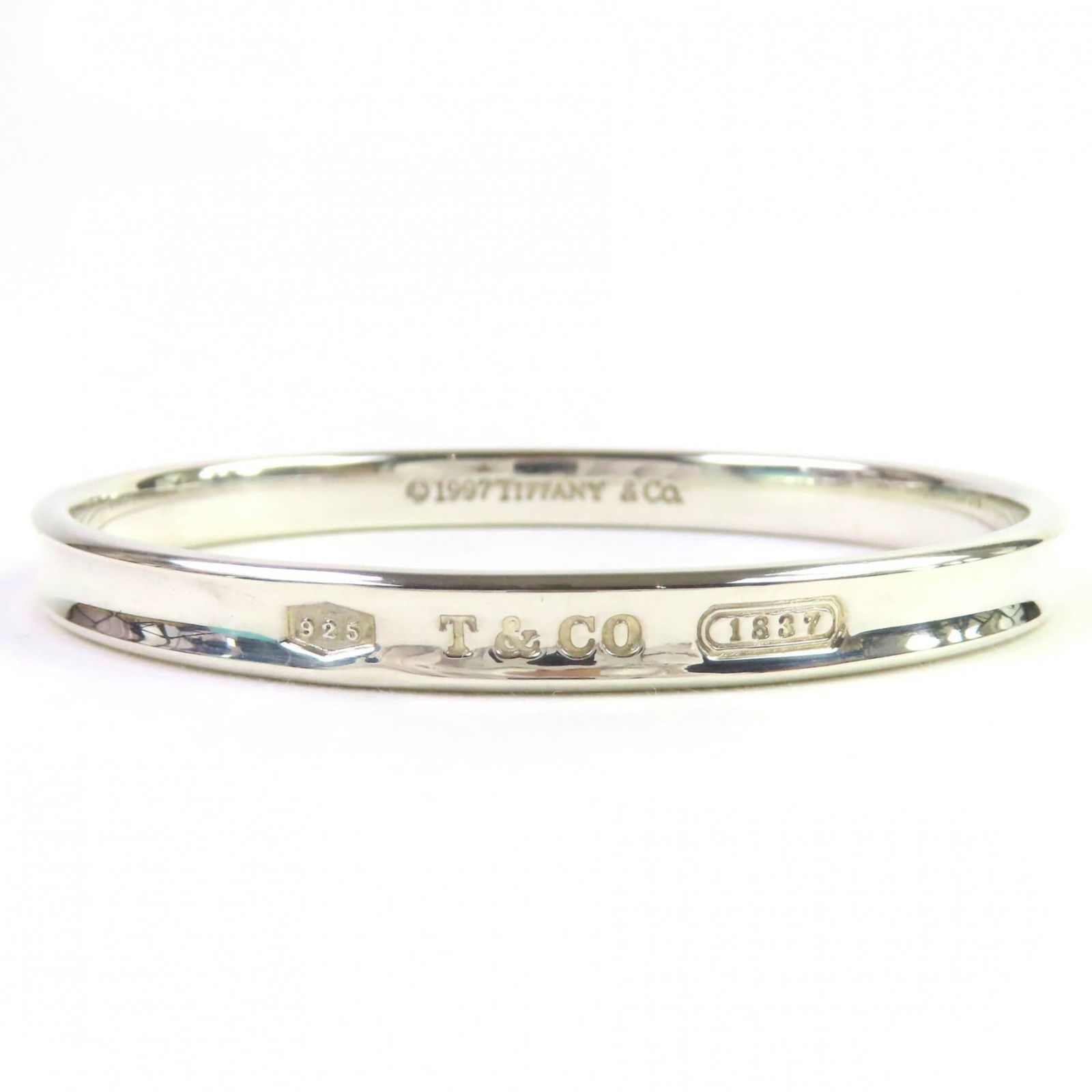 925 Tiffany Bangle Silver: 925 Tiffany Bangle Silver This listing features 925 Tiffany Bangle Silver. Item specifics are provided below. Item Specifics: Brand: Tiffany Type: Bangle Gender: Women Material: Silver 925 Color: Silv